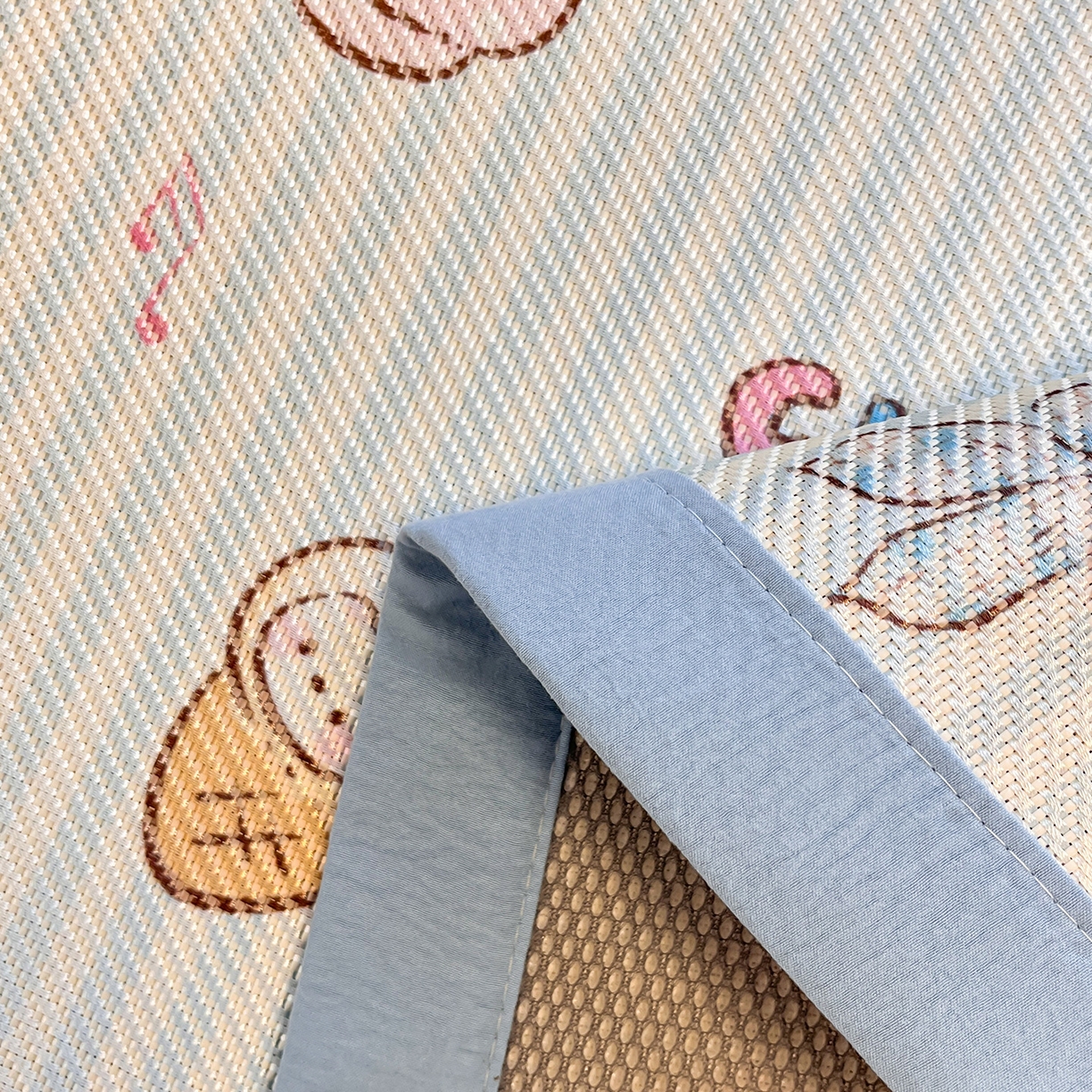 91家纺网 家纺一手货源 找家纺 懒猫家纺 2026春夏新款600D数码印花冰藤凉席席子-床席款 甜心天使