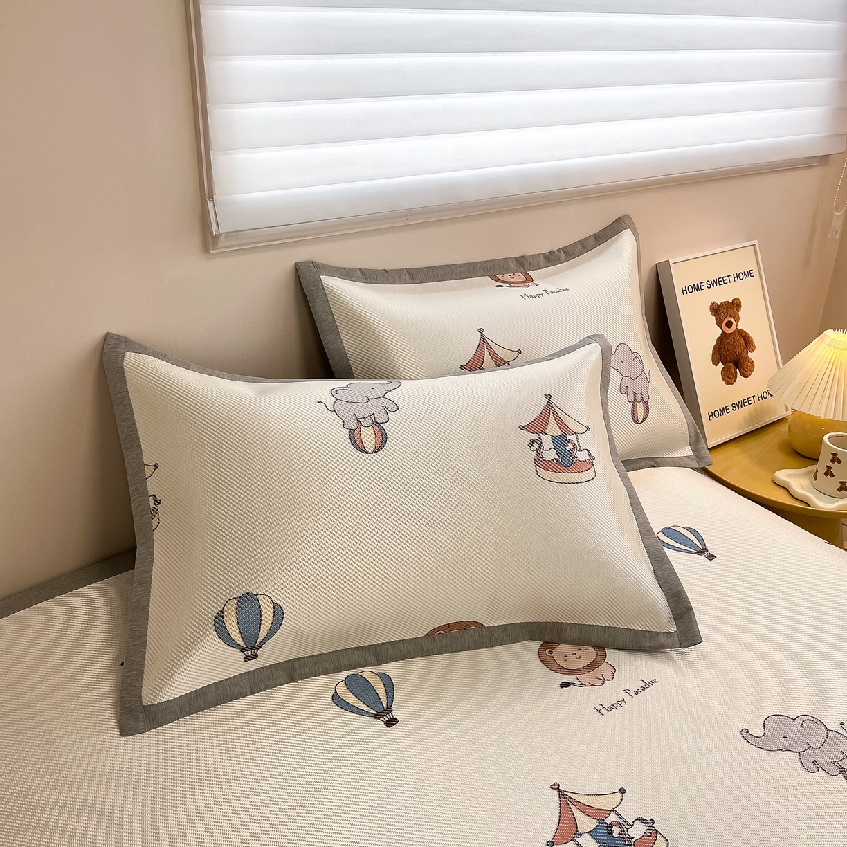 91家纺网 家纺一手货源 找家纺 懒猫家纺 2026春夏新款600D数码印花冰藤凉席席子-床席款 游乐园