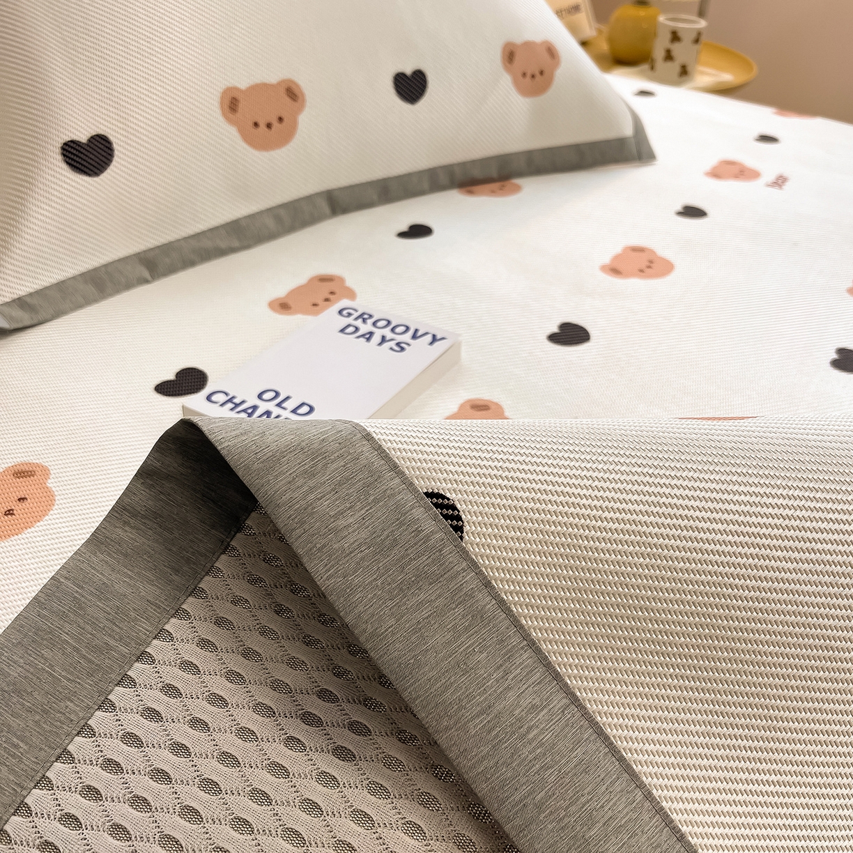 91家纺网 家纺一手货源 找家纺 懒猫家纺 2026春夏新款600D数码印花冰藤凉席席子-床席款 小熊仔