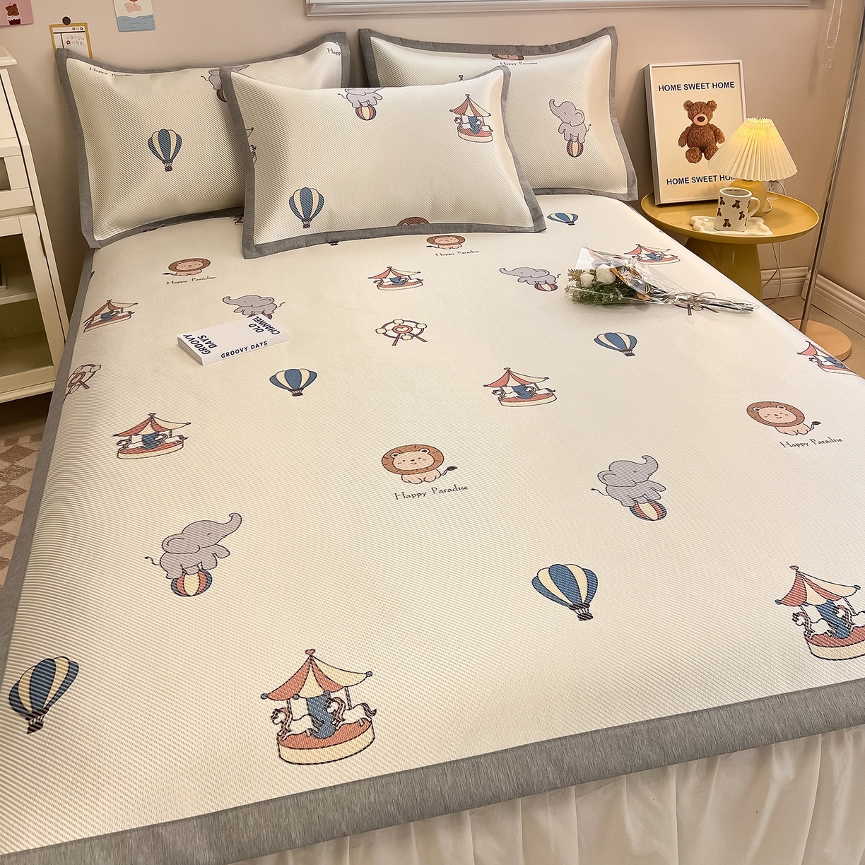 91家纺网 家纺一手货源 找家纺 懒猫家纺 2026春夏新款600D数码印花冰藤凉席席子-床席款 游乐园