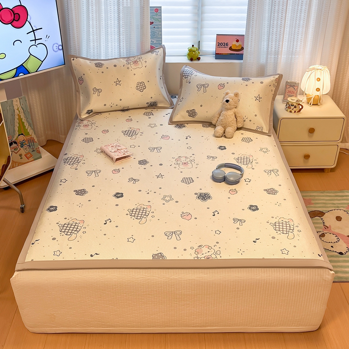 91家纺网 家纺一手货源 找家纺 懒猫家纺 2026春夏新款600D数码印花冰藤凉席席子-床席款 莓果心事