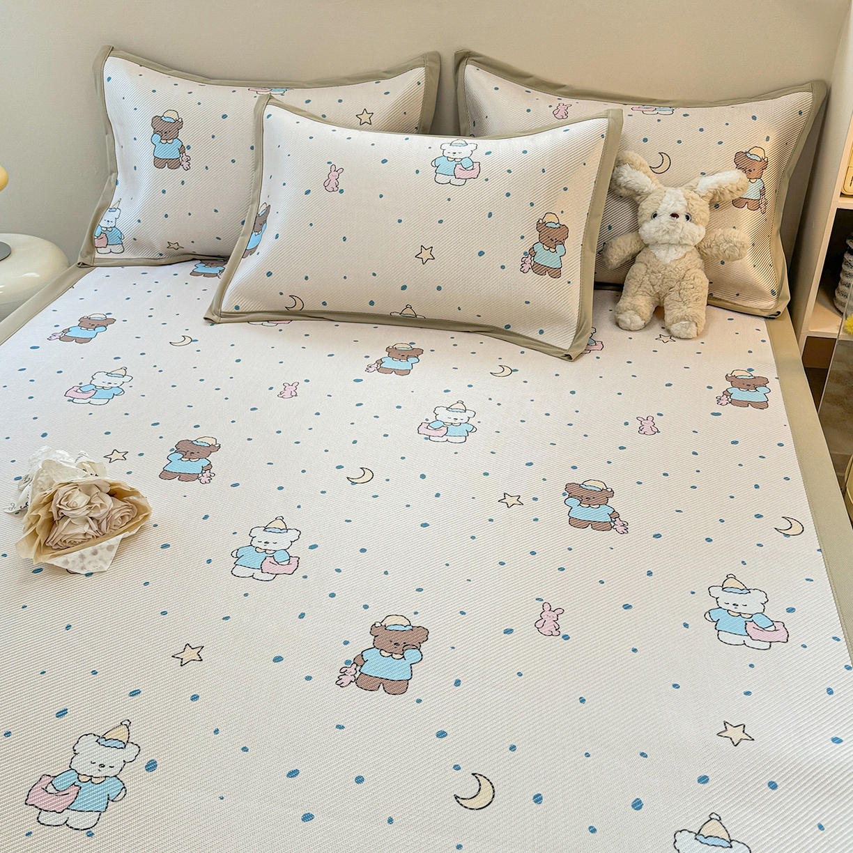 91家纺网 家纺一手货源 找家纺 懒猫家纺 2026春夏新款600D数码印花冰藤凉席席子-床席款 睡意朦胧