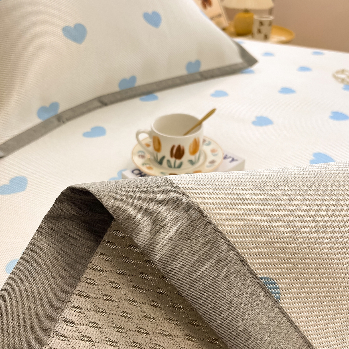 91家纺网 家纺一手货源 找家纺 懒猫家纺 2026春夏新款600D数码印花冰藤凉席席子-床席款 小爱心