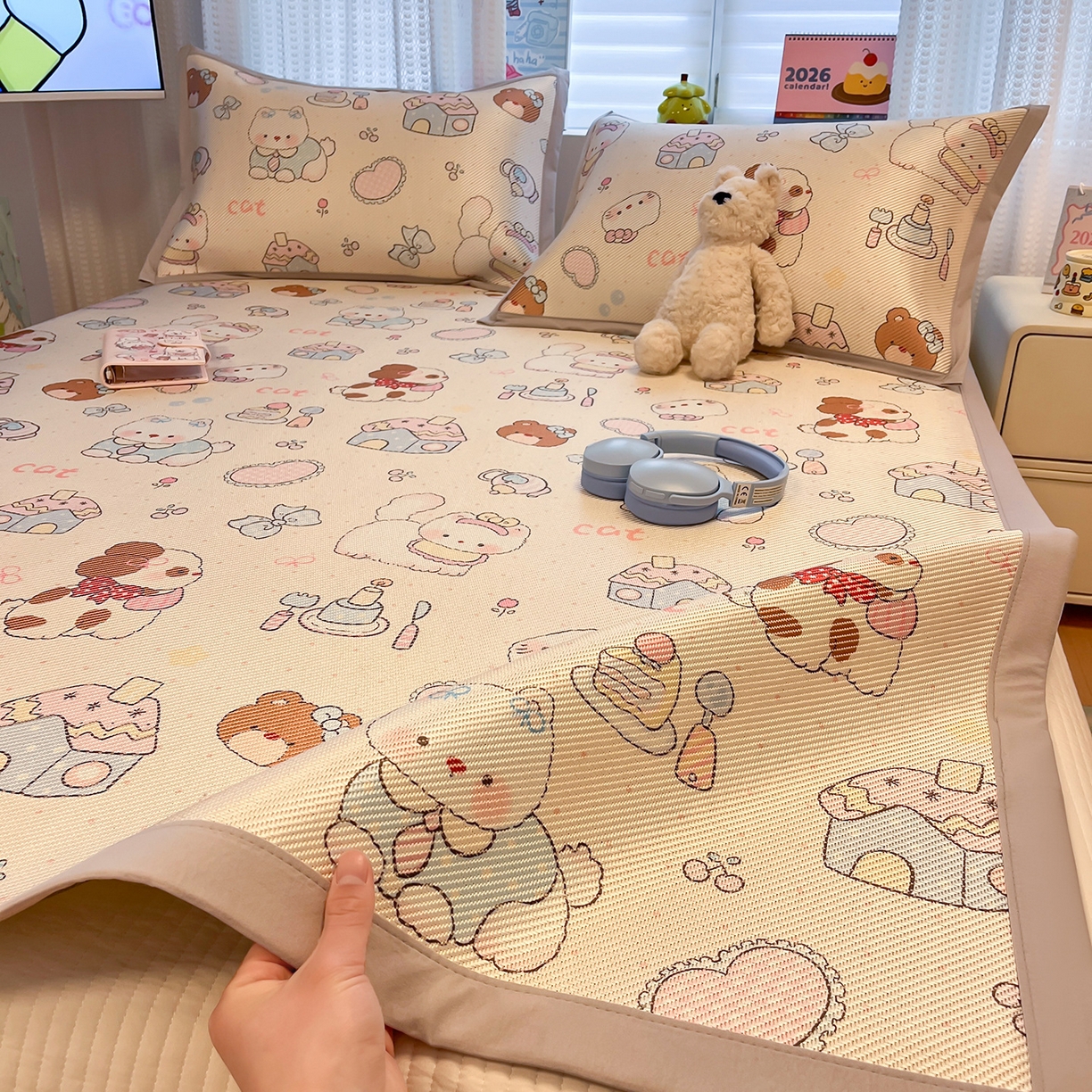 91家纺网 家纺一手货源 找家纺 懒猫家纺 2026春夏新款600D数码印花冰藤凉席席子-床席款 甜品小屋