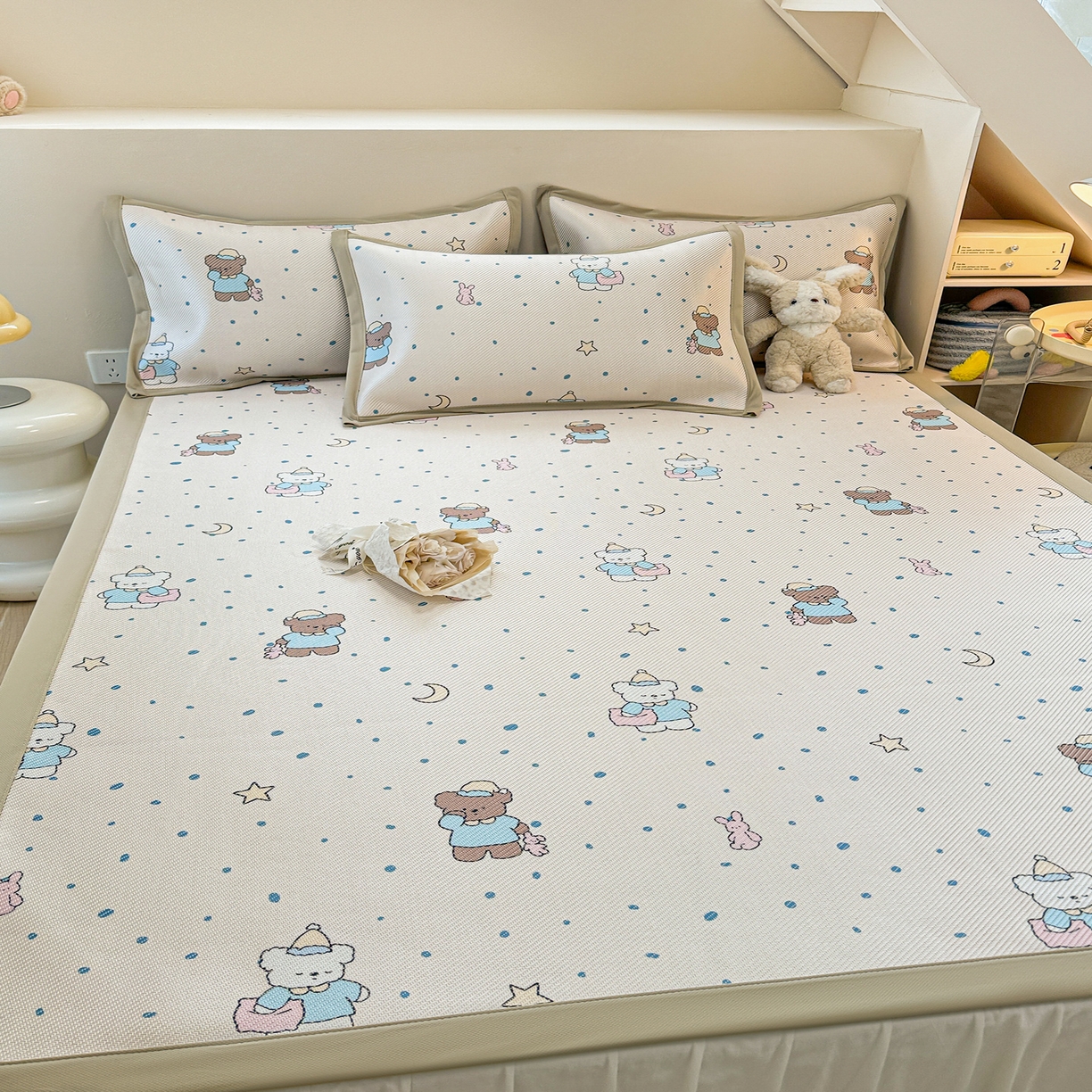 91家纺网 家纺一手货源 找家纺 懒猫家纺 2026春夏新款600D数码印花冰藤凉席席子-床席款 睡意朦胧