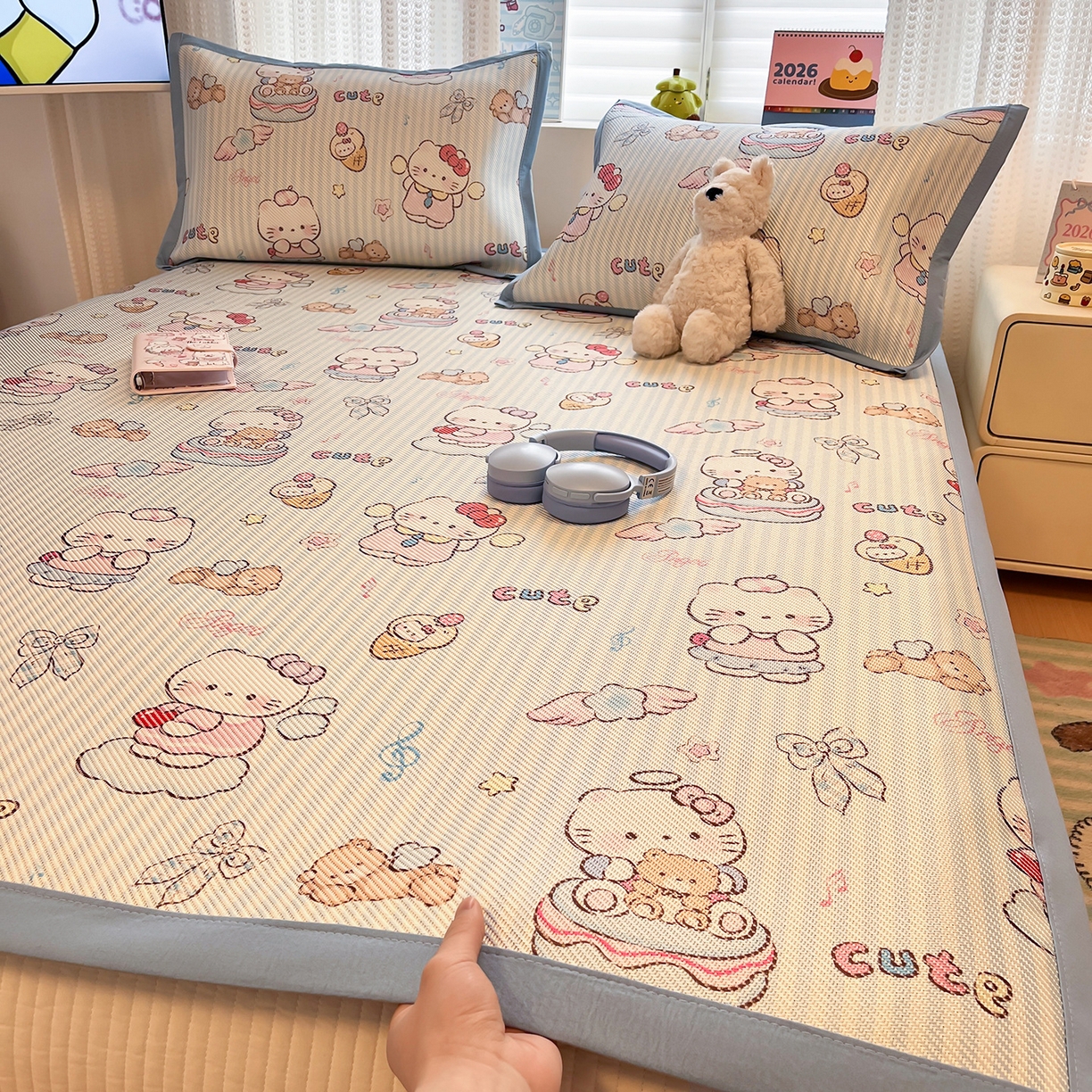 91家纺网 家纺一手货源 找家纺 懒猫家纺 2026春夏新款600D数码印花冰藤凉席席子-床席款 甜心天使