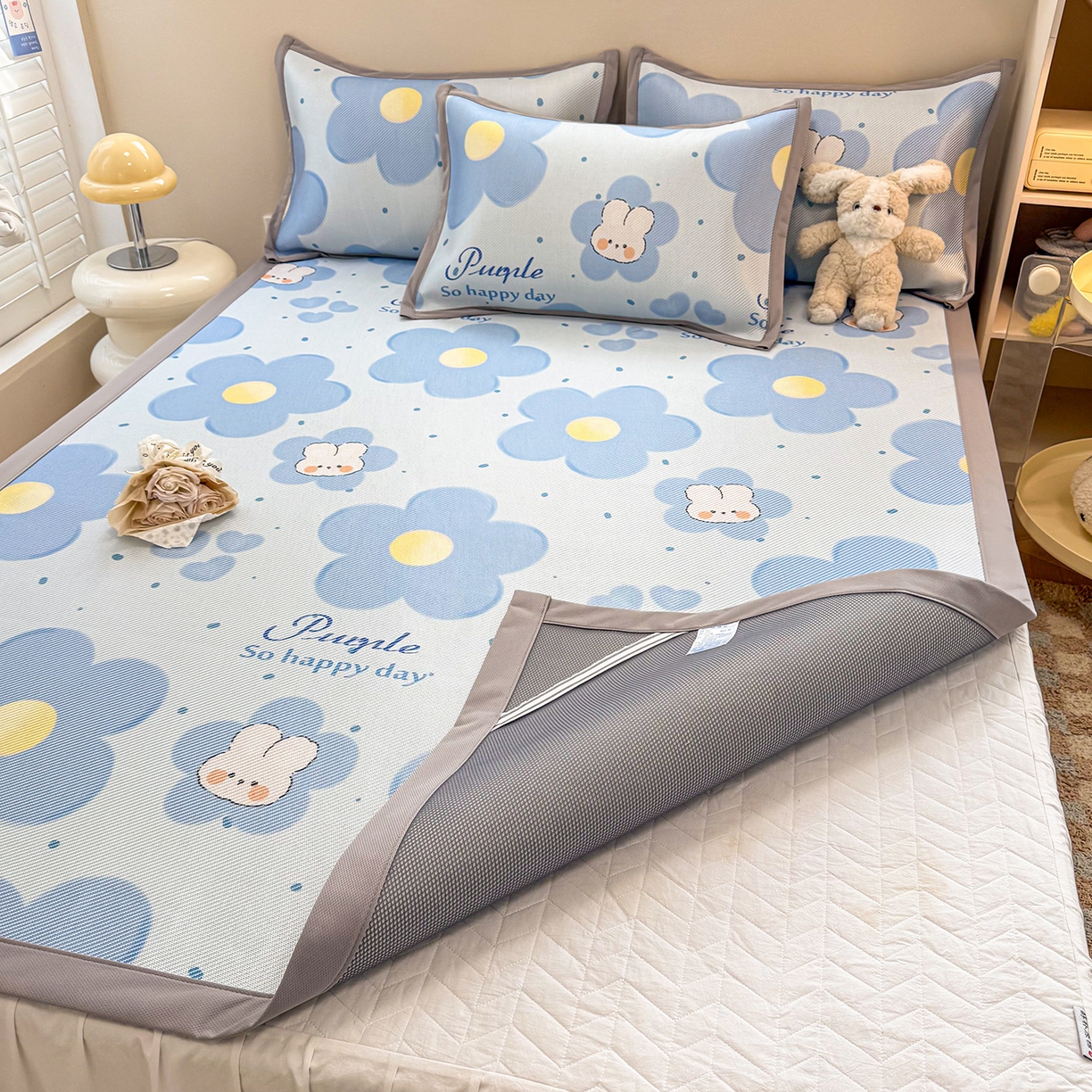 91家纺网 家纺一手货源 找家纺 懒猫家纺 2026春夏新款600D数码印花冰藤凉席席子-床席款 兔兔花开