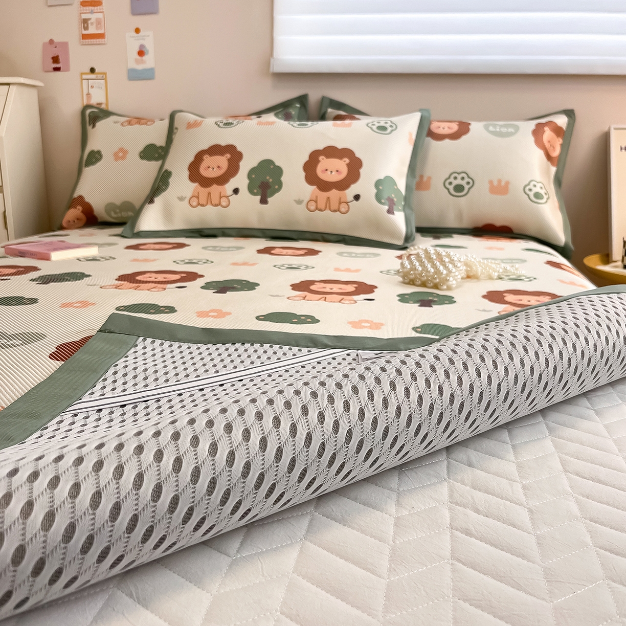 91家纺网 家纺一手货源 找家纺 懒猫家纺 2026春夏新款600D数码印花冰藤凉席席子-床席款 狮子王