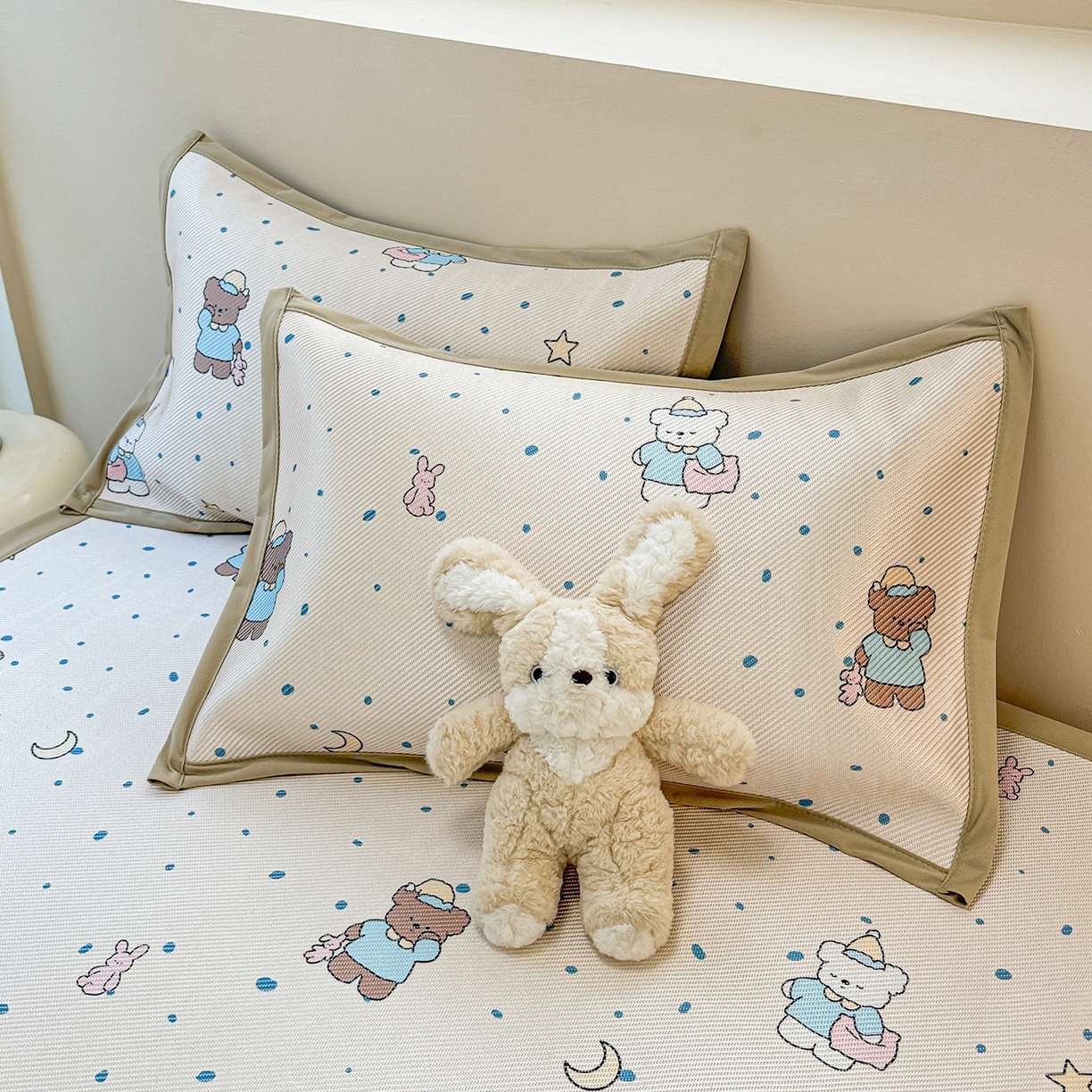 91家纺网 家纺一手货源 找家纺 懒猫家纺 2026春夏新款600D数码印花冰藤凉席席子-床席款 睡意朦胧