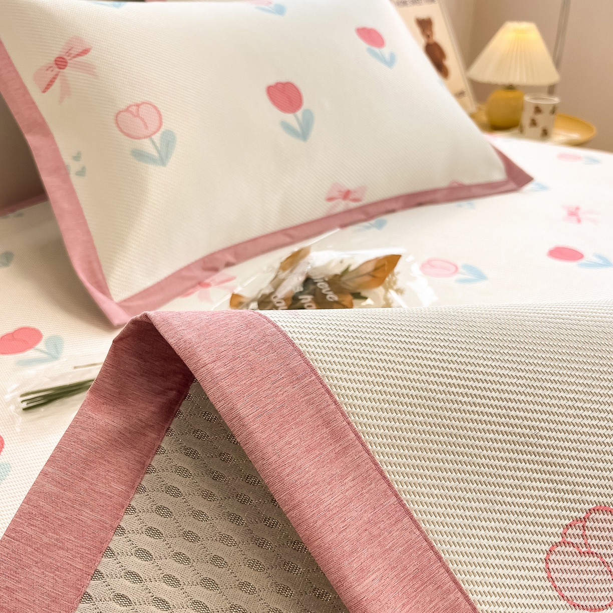 91家纺网 家纺一手货源 找家纺 懒猫家纺 2026春夏新款600D数码印花冰藤凉席席子-床席款 郁金香