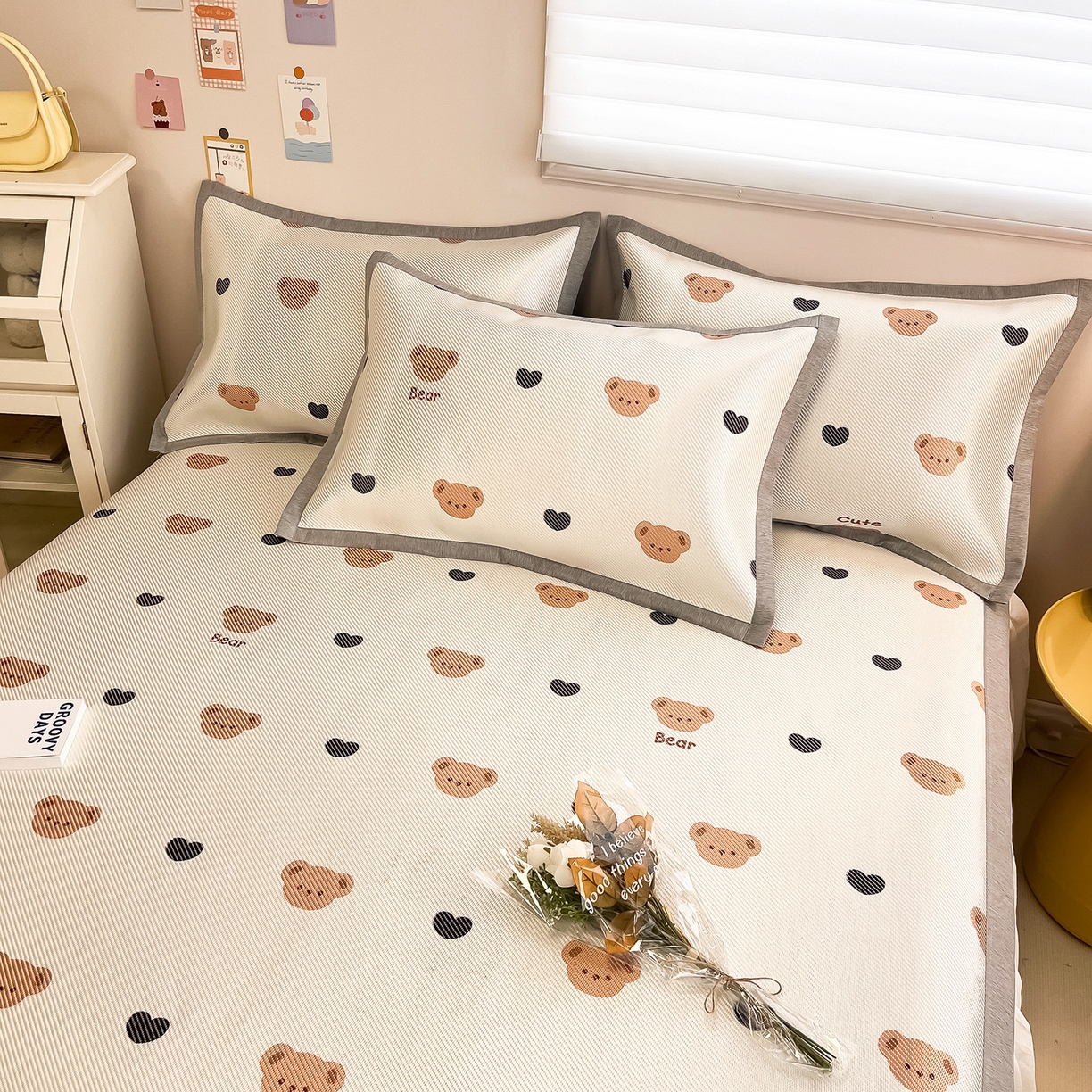 91家纺网 家纺一手货源 找家纺 懒猫家纺 2026春夏新款600D数码印花冰藤凉席席子-床席款 小熊仔