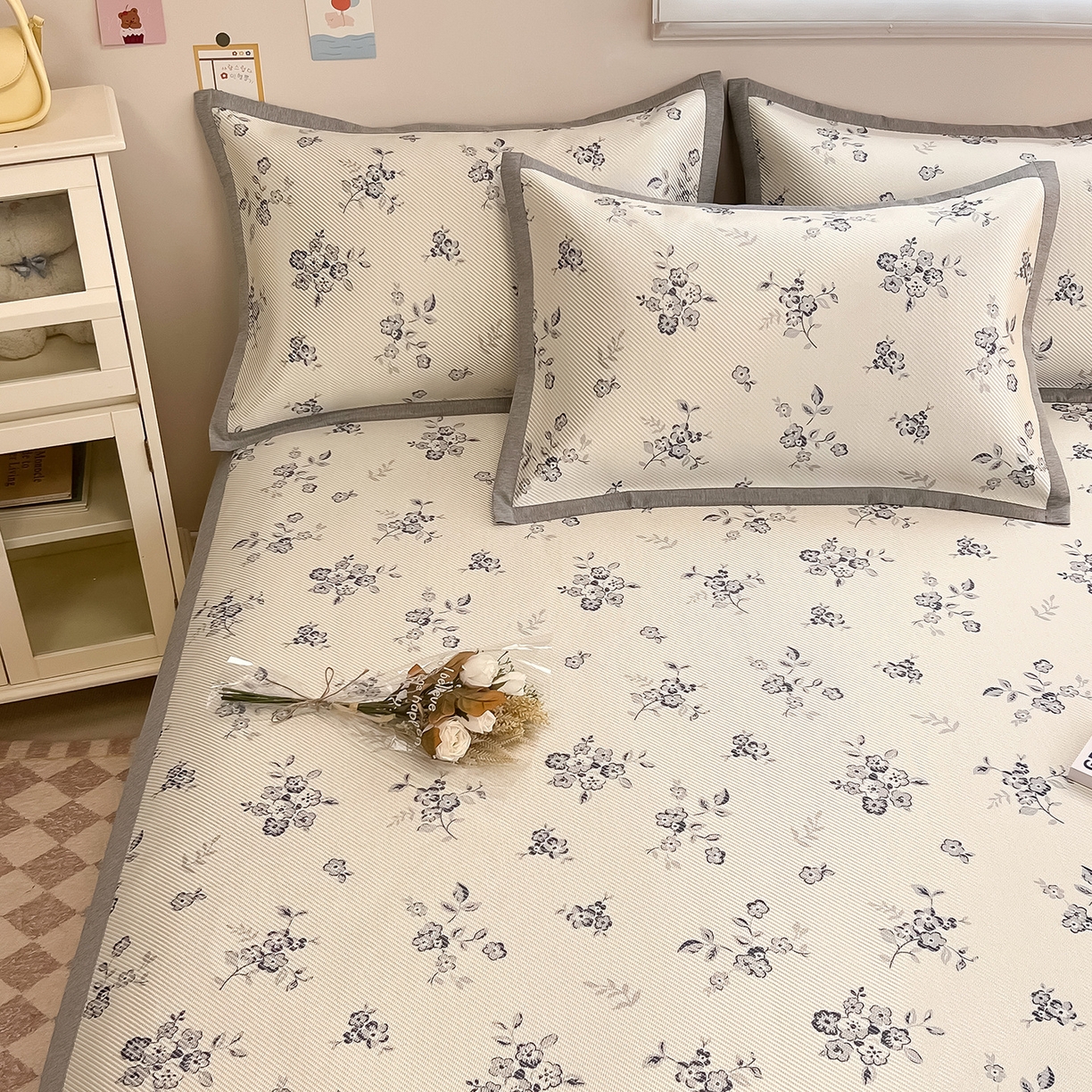 91家纺网 家纺一手货源 找家纺 懒猫家纺 2026春夏新款600D数码印花冰藤凉席席子-床席款 时光清浅