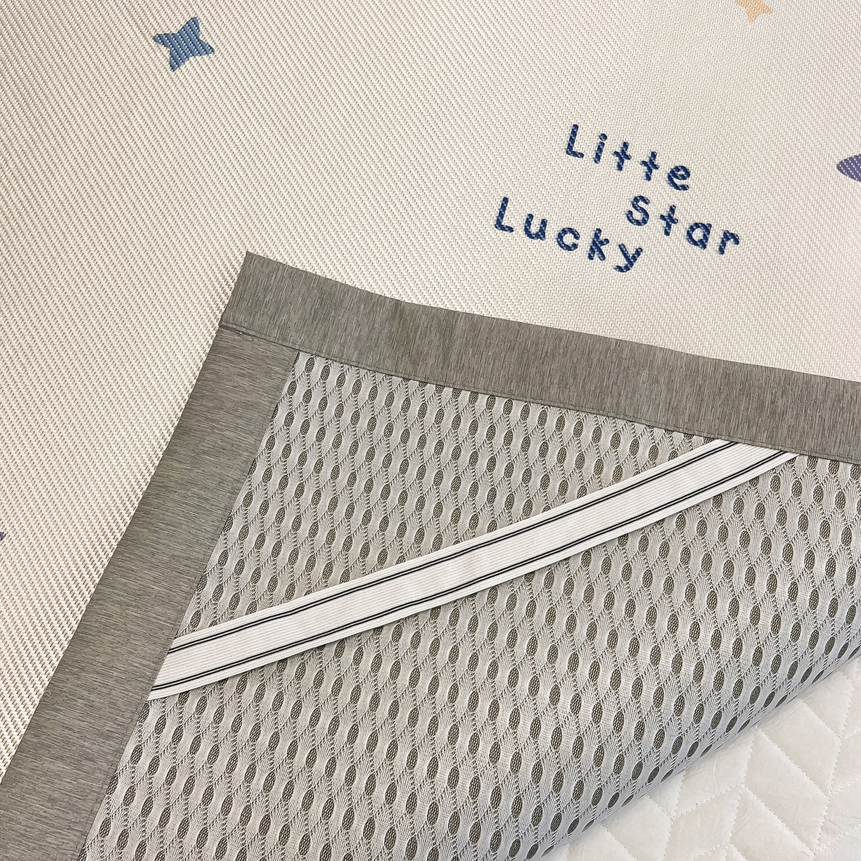 91家纺网 家纺一手货源 找家纺 懒猫家纺 2026春夏新款600D数码印花冰藤凉席席子-床席款 小星愿