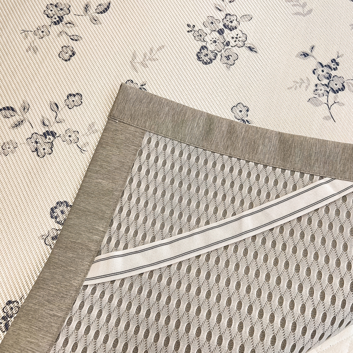 91家纺网 家纺一手货源 找家纺 懒猫家纺 2026春夏新款600D数码印花冰藤凉席席子-床席款 时光清浅