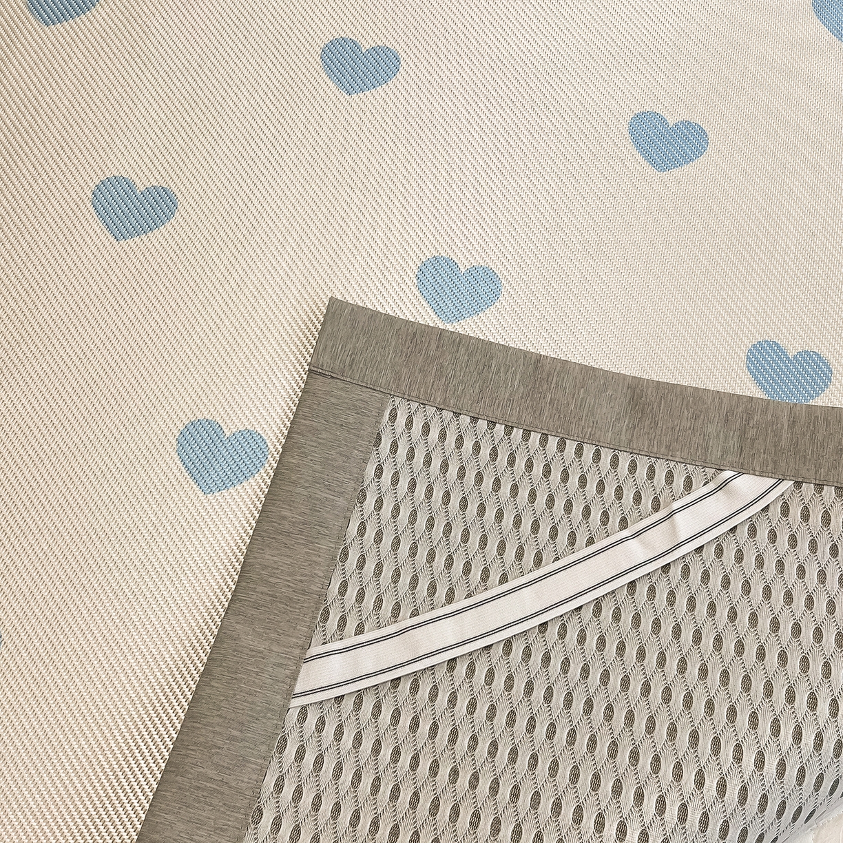 91家纺网 家纺一手货源 找家纺 懒猫家纺 2026春夏新款600D数码印花冰藤凉席席子-床席款 小爱心