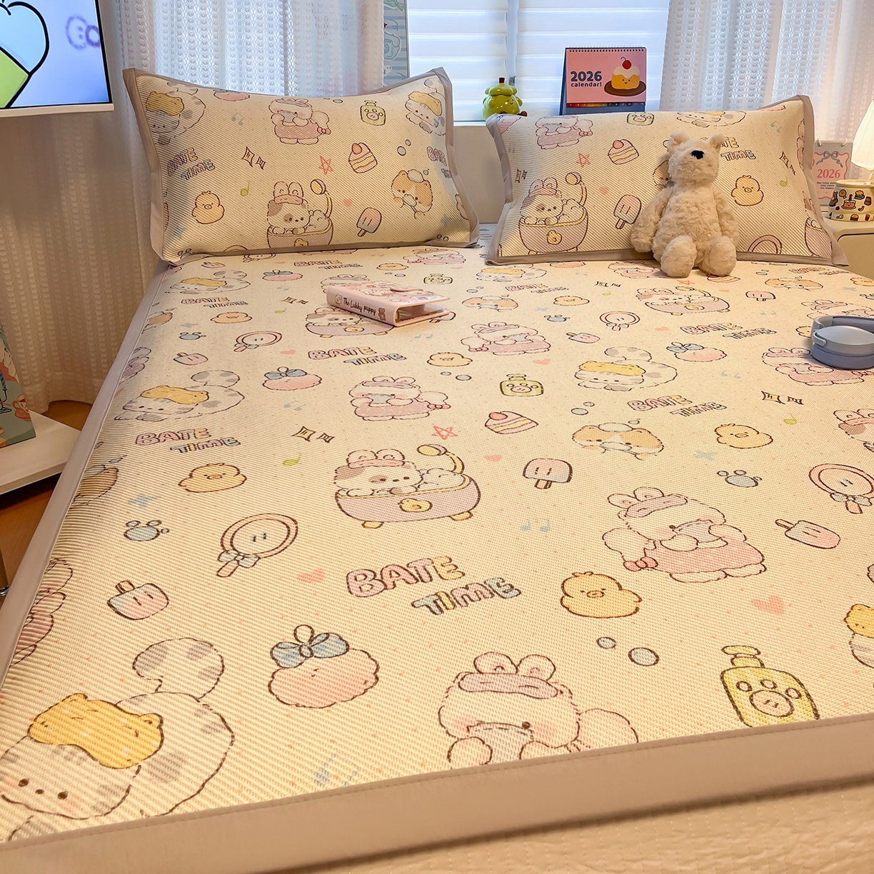 91家纺网 家纺一手货源 找家纺 懒猫家纺 2026春夏新款600D数码印花冰藤凉席席子-床席款 小猫泡泡浴