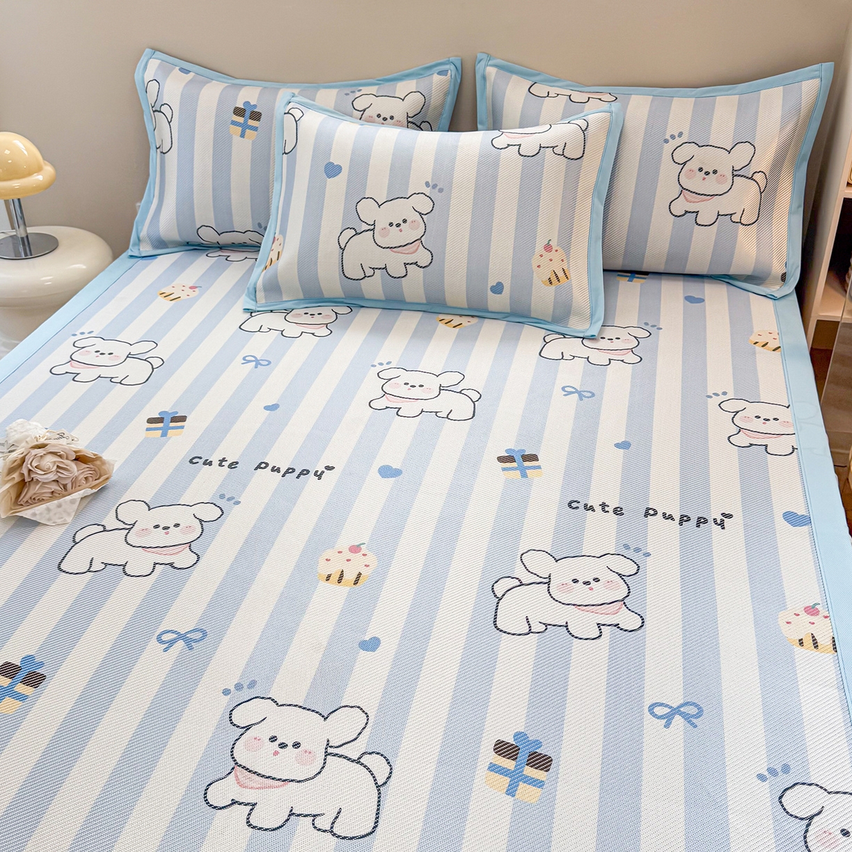 91家纺网 家纺一手货源 找家纺 懒猫家纺 2026春夏新款600D数码印花冰藤凉席席子-床席款 甜品小狗