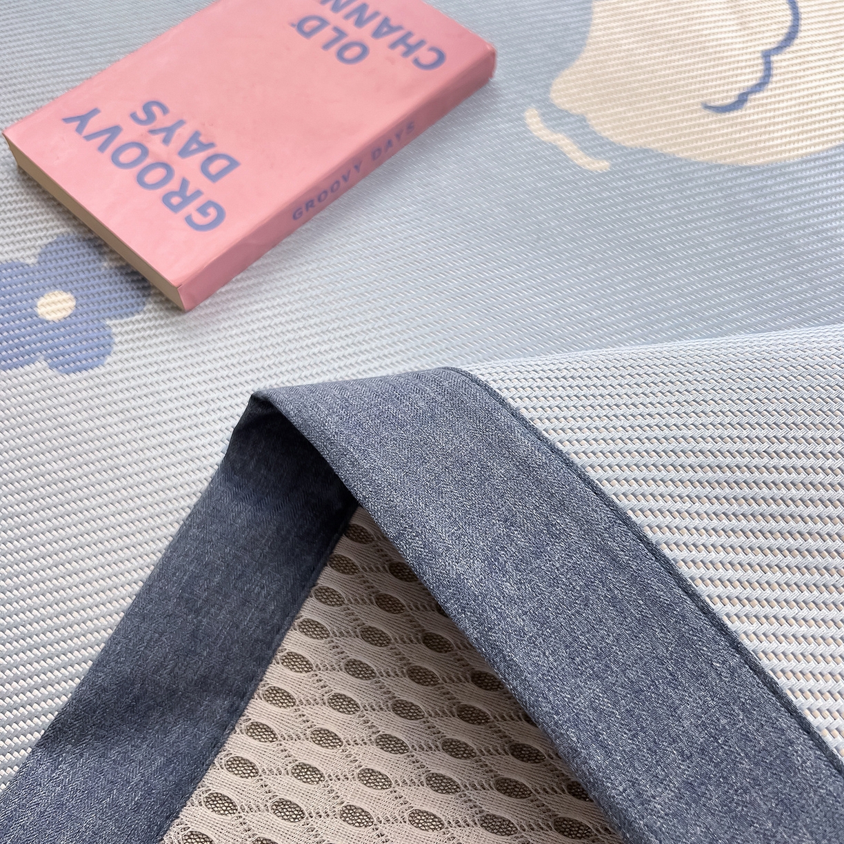 91家纺网 家纺一手货源 找家纺 懒猫家纺 2026春夏新款600D数码印花冰藤凉席席子-床席款 小鸭子