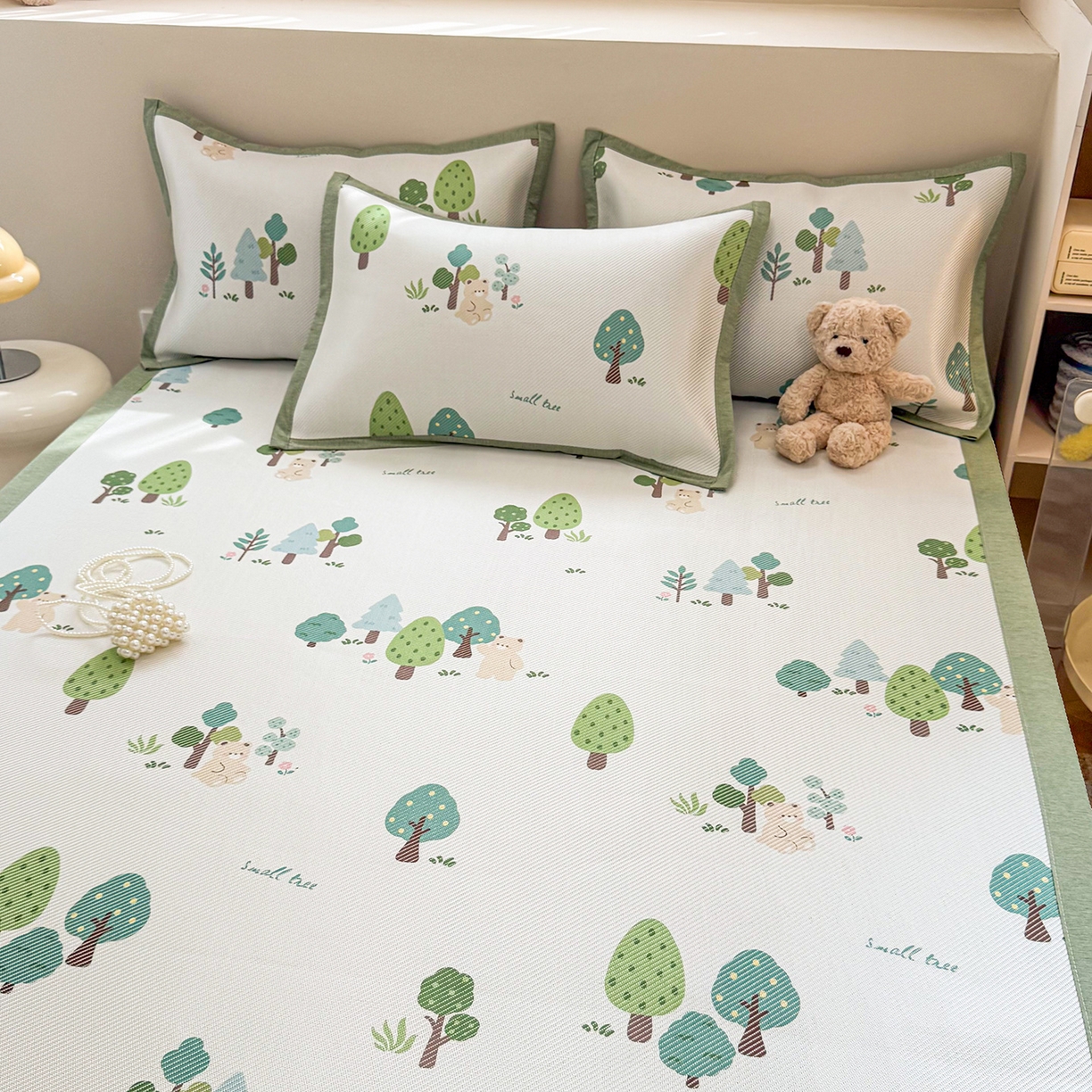 91家纺网 家纺一手货源 找家纺 懒猫家纺 2026春夏新款600D数码印花冰藤凉席席子-床席款 森林小熊