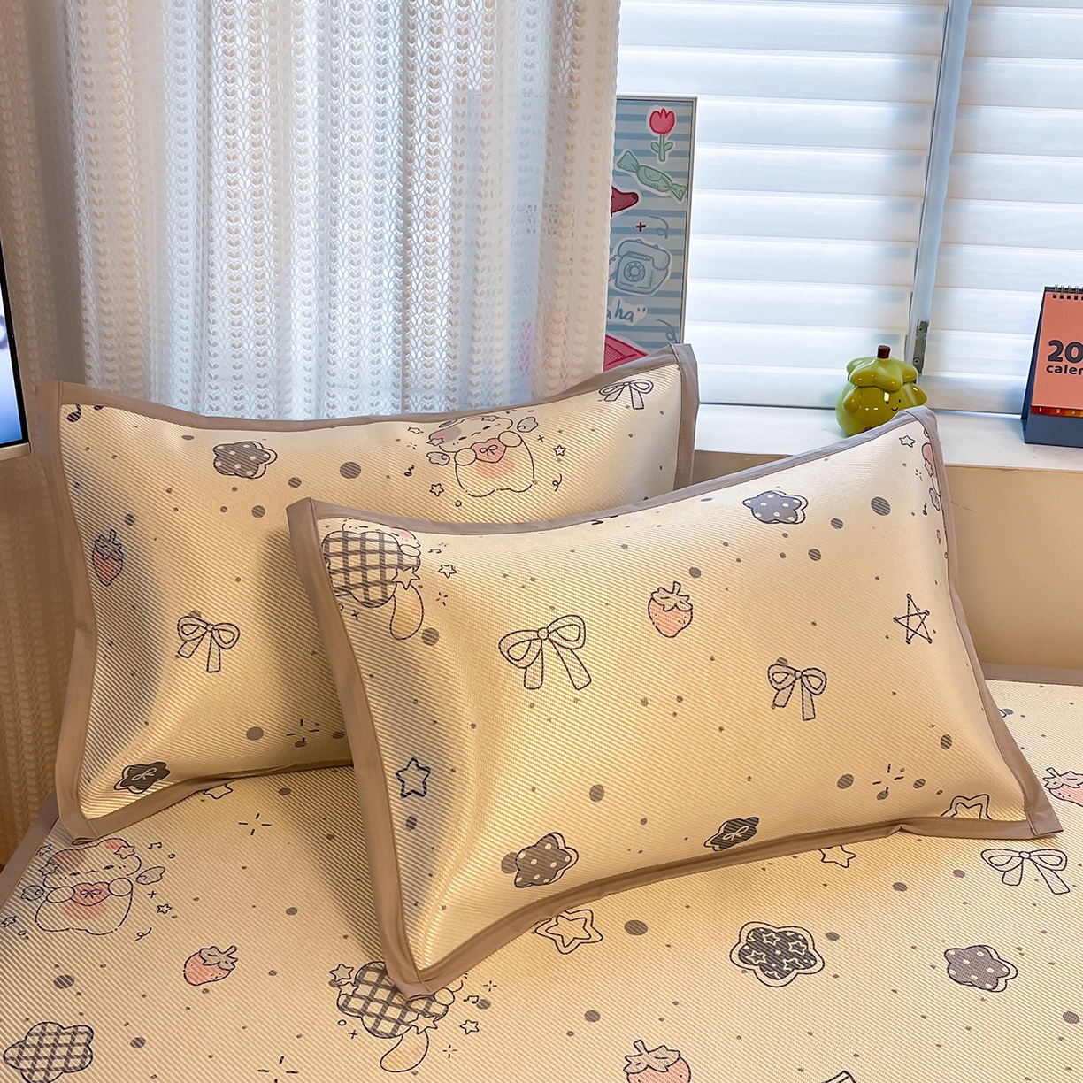 91家纺网 家纺一手货源 找家纺 懒猫家纺 2026春夏新款600D数码印花冰藤凉席席子-床席款 莓果心事