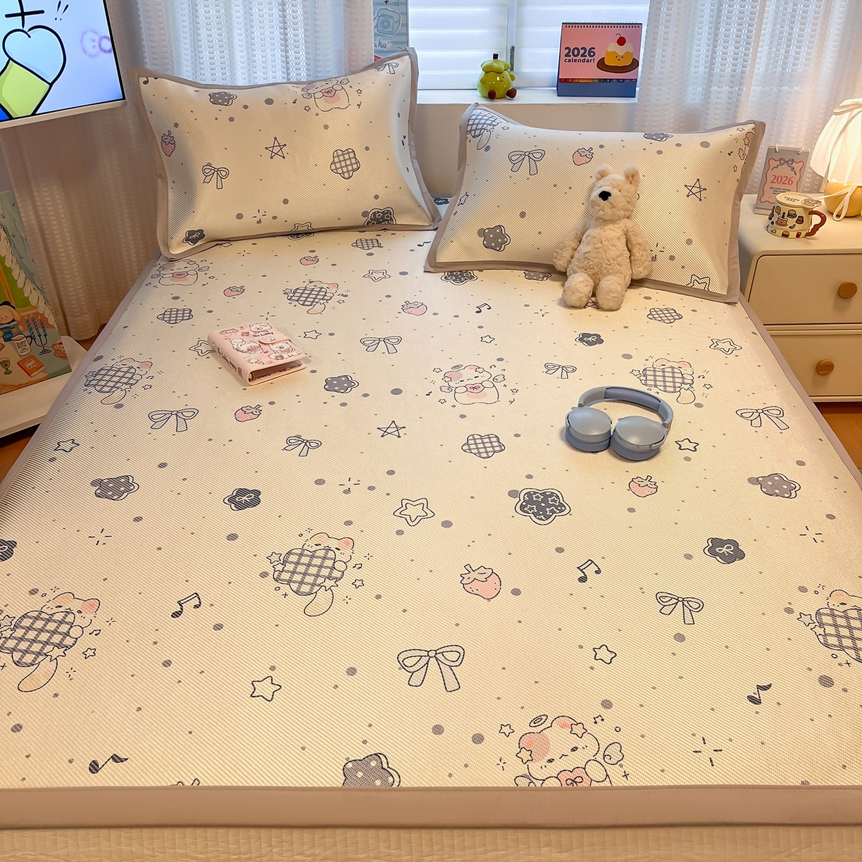 91家纺网 家纺一手货源 找家纺 懒猫家纺 2026春夏新款600D数码印花冰藤凉席席子-床席款 莓果心事