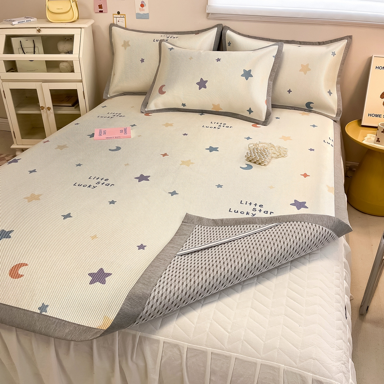 91家纺网 家纺一手货源 找家纺 懒猫家纺 2026春夏新款600D数码印花冰藤凉席席子-床席款 小星愿