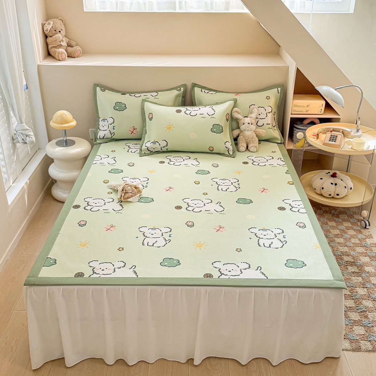 91家纺网 家纺一手货源 找家纺 懒猫家纺 2026春夏新款600D数码印花冰藤凉席席子-床席款 玩耍小狗-绿