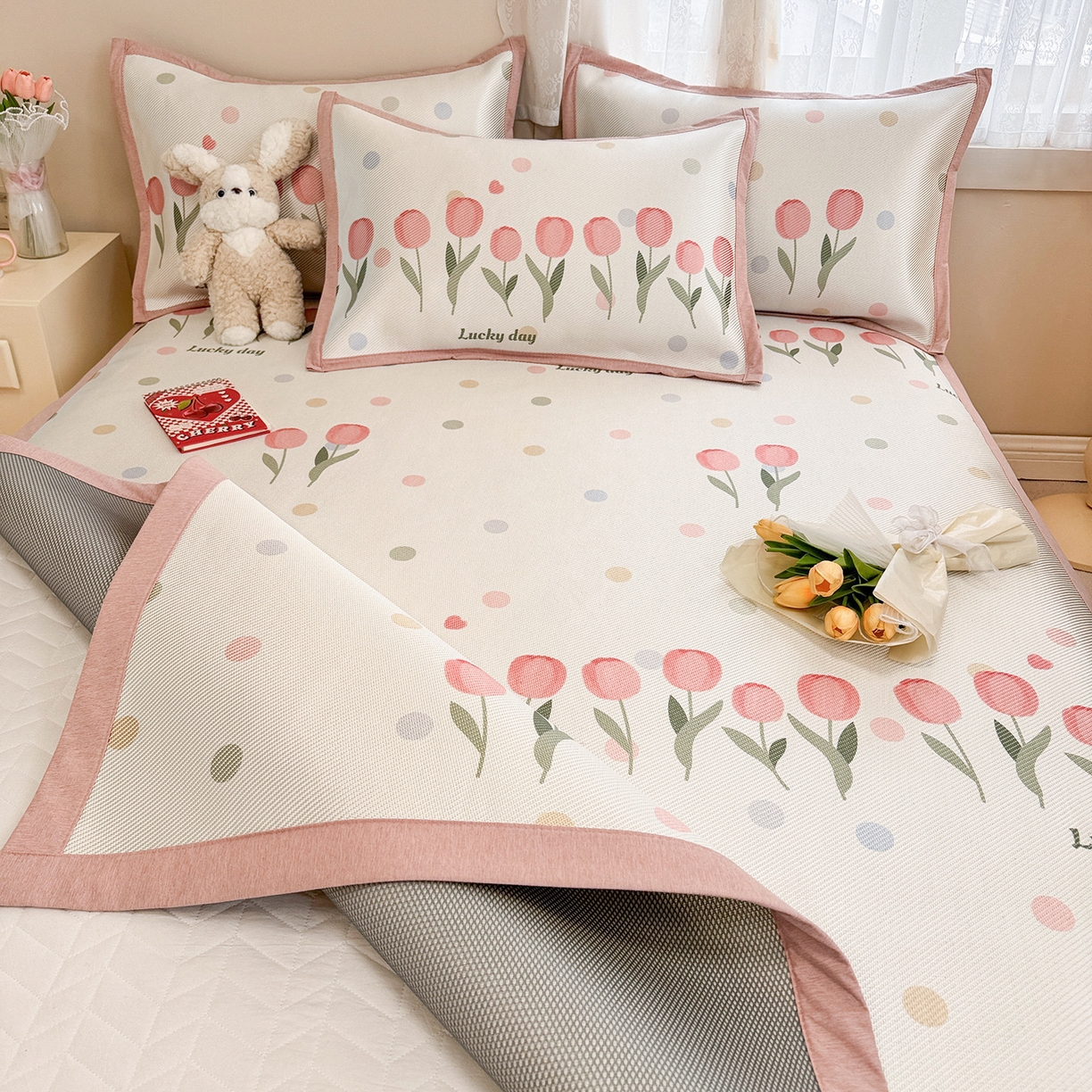 91家纺网 家纺一手货源 找家纺 懒猫家纺 2026春夏新款600D数码印花冰藤凉席席子-床席款 浪漫郁金香