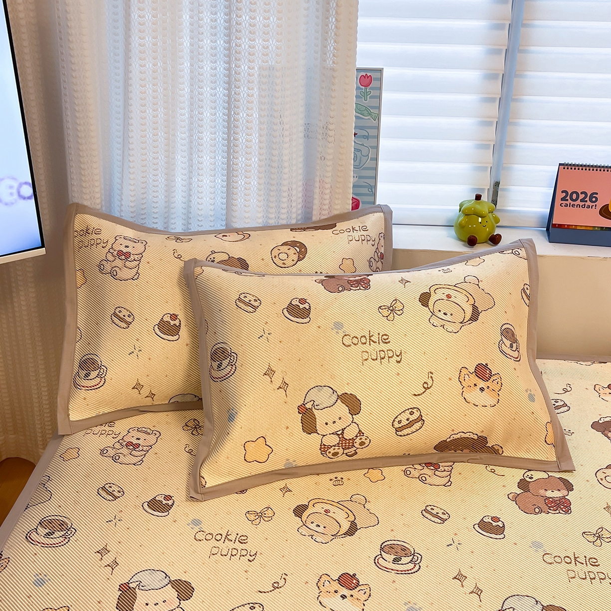 91家纺网 家纺一手货源 找家纺 懒猫家纺 2026春夏新款600D数码印花冰藤凉席席子-床席款 曲奇小狗