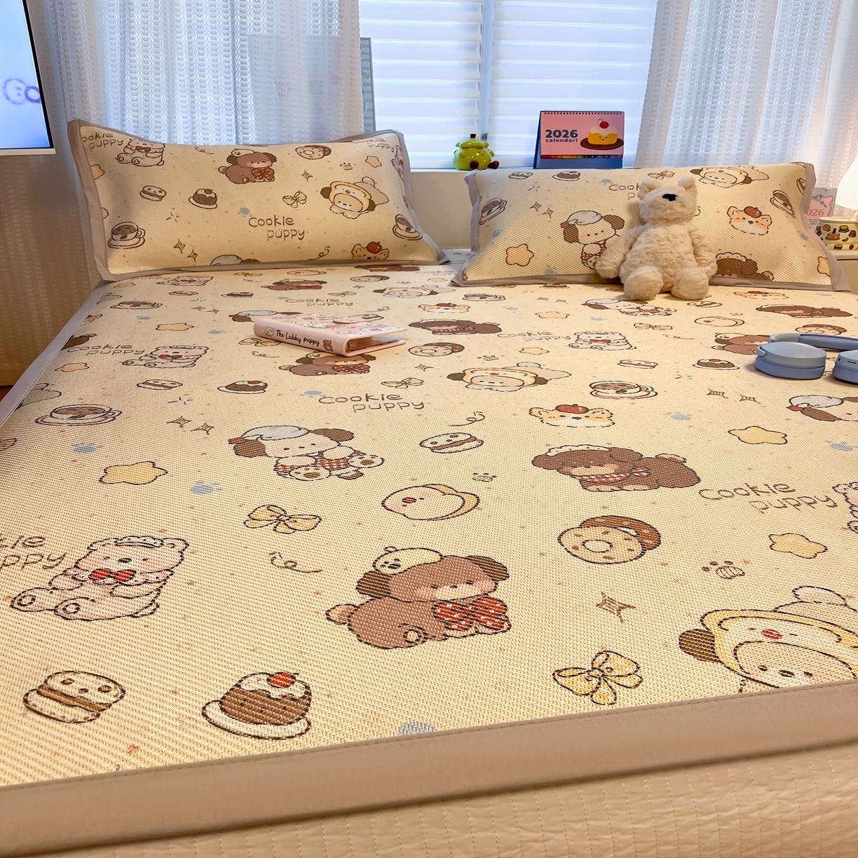 91家纺网 家纺一手货源 找家纺 懒猫家纺 2026春夏新款600D数码印花冰藤凉席席子-床席款 曲奇小狗