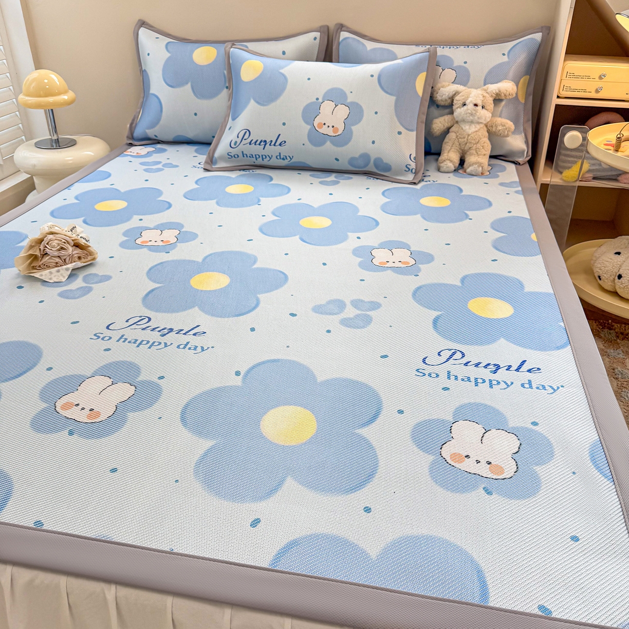 91家纺网 家纺一手货源 找家纺 懒猫家纺 2026春夏新款600D数码印花冰藤凉席席子-床席款 兔兔花开