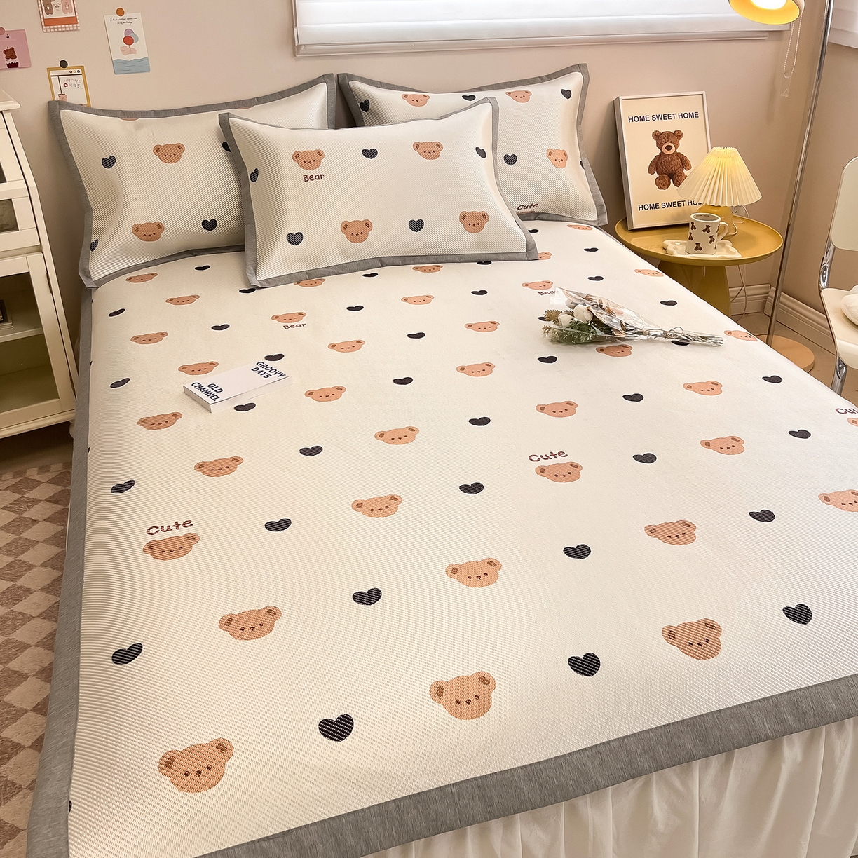 91家纺网 家纺一手货源 找家纺 懒猫家纺 2026春夏新款600D数码印花冰藤凉席席子-床席款 小熊仔