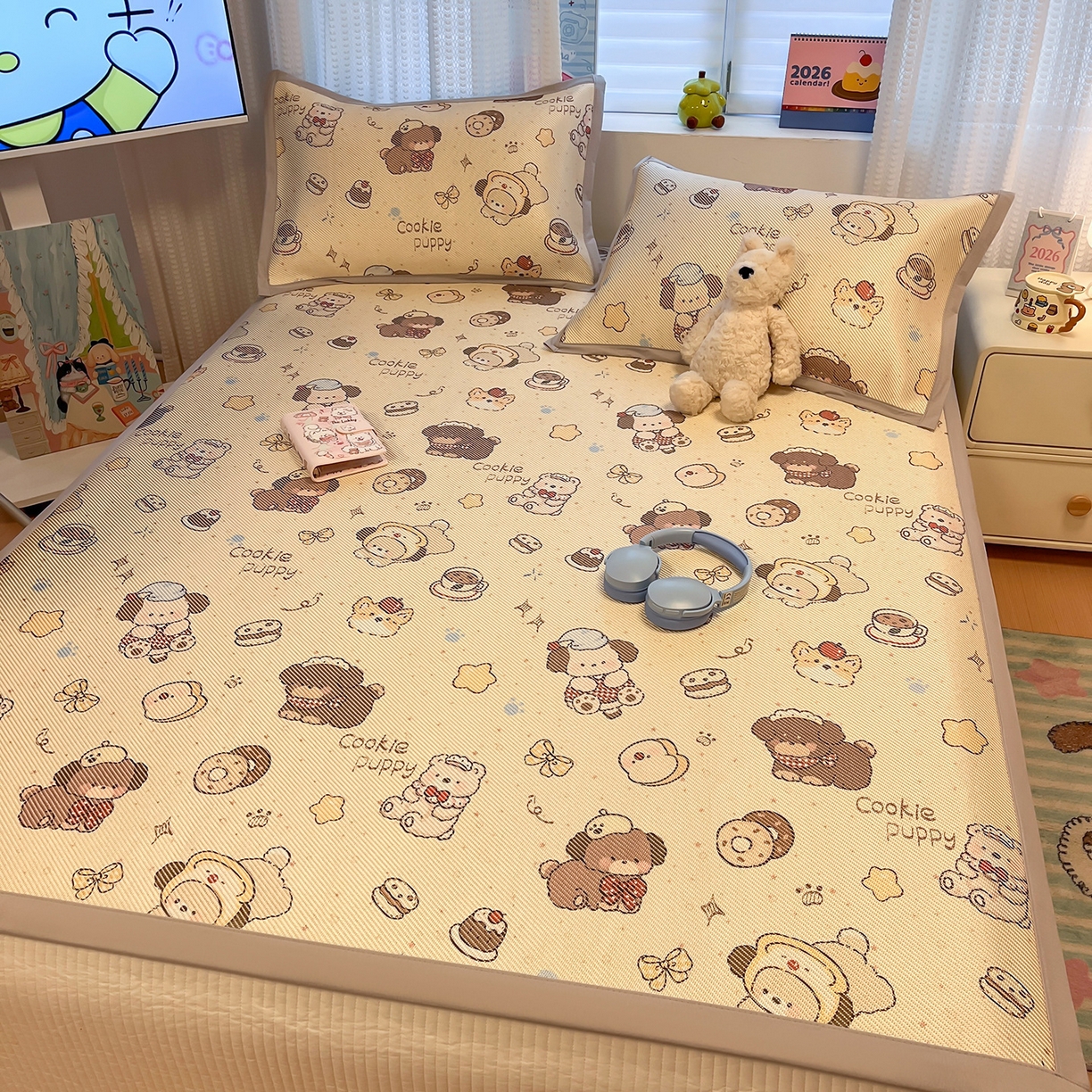 91家纺网 家纺一手货源 找家纺 懒猫家纺 2026春夏新款600D数码印花冰藤凉席席子-床席款 曲奇小狗