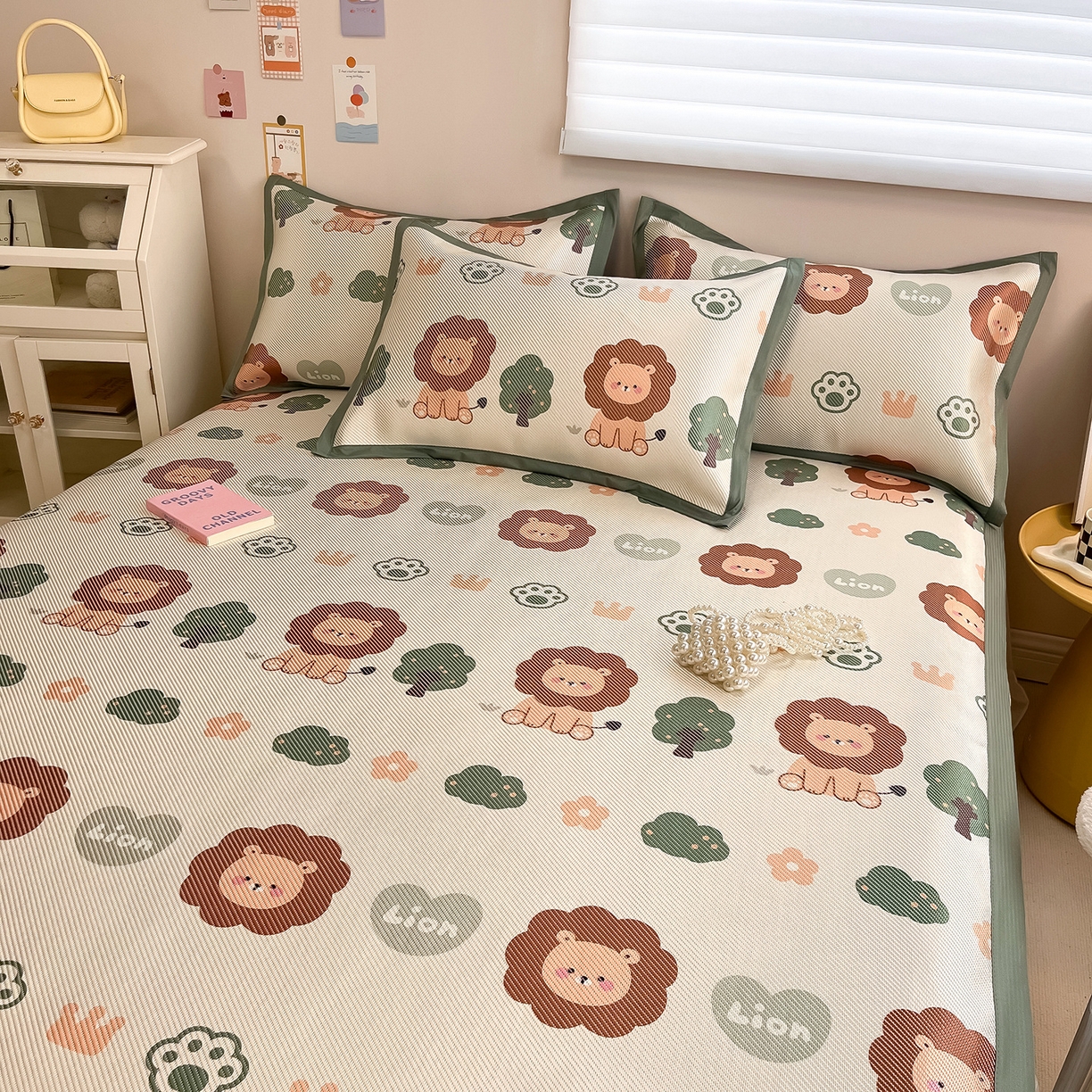 91家纺网 家纺一手货源 找家纺 懒猫家纺 2026春夏新款600D数码印花冰藤凉席席子-床席款 狮子王