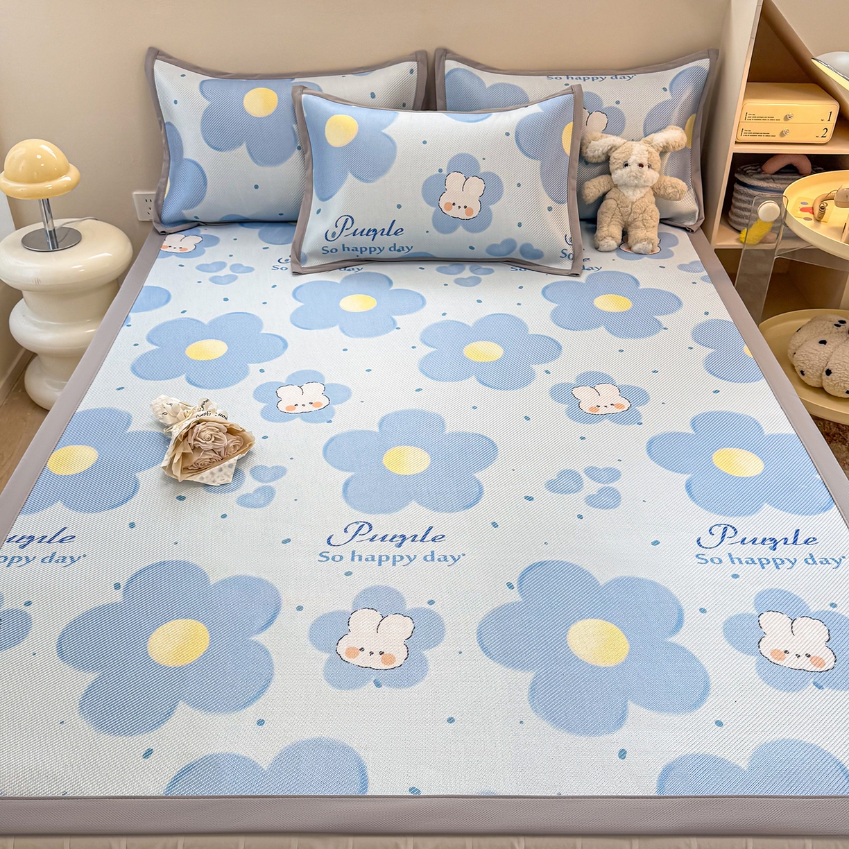 91家纺网 家纺一手货源 找家纺 懒猫家纺 2026春夏新款600D数码印花冰藤凉席席子-床席款 兔兔花开