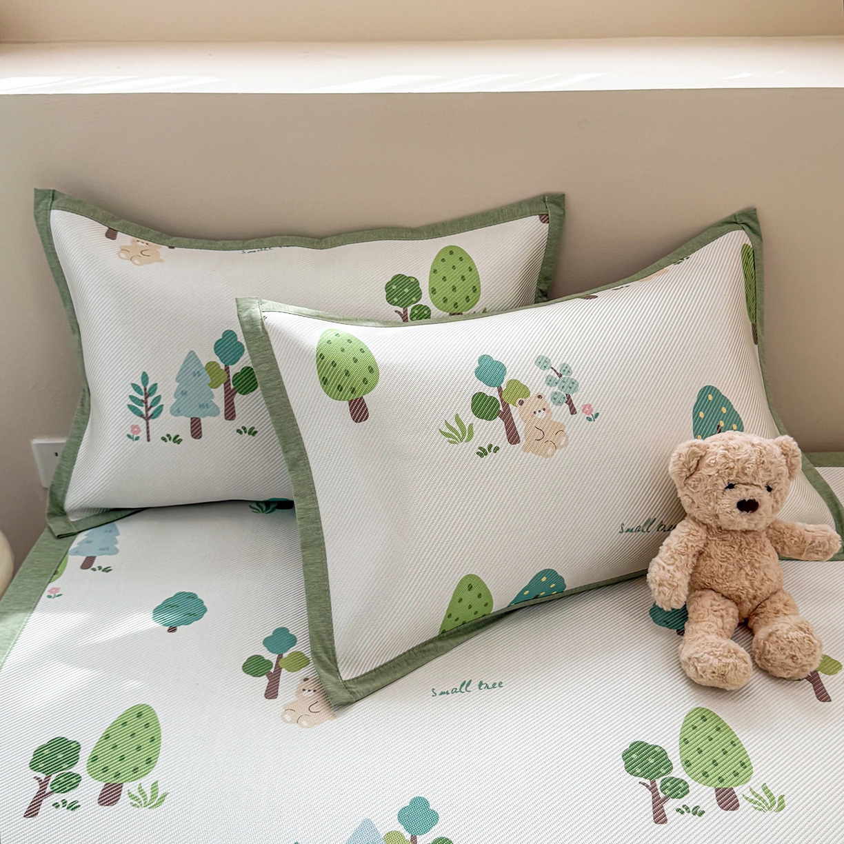 91家纺网 家纺一手货源 找家纺 懒猫家纺 2026春夏新款600D数码印花冰藤凉席席子-床席款 森林小熊