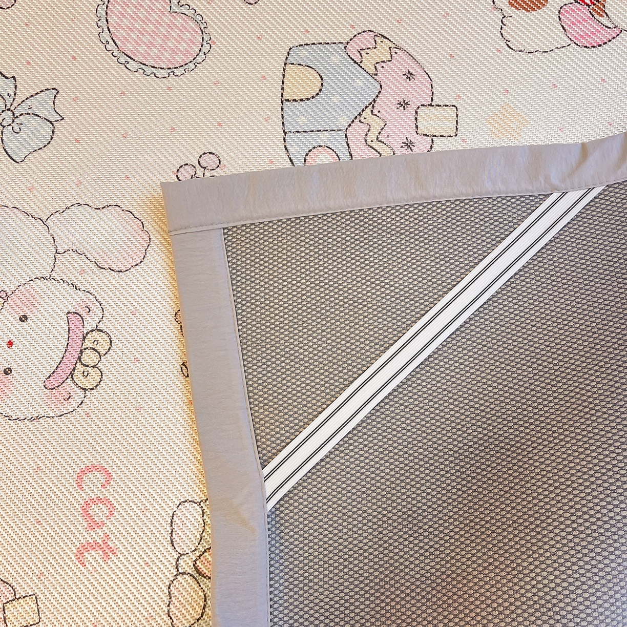 91家纺网 家纺一手货源 找家纺 懒猫家纺 2026春夏新款600D数码印花冰藤凉席席子-床席款 甜品小屋