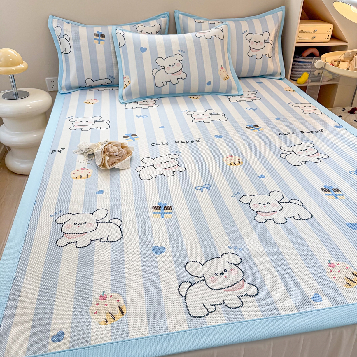 91家纺网 家纺一手货源 找家纺 懒猫家纺 2026春夏新款600D数码印花冰藤凉席席子-床席款 甜品小狗