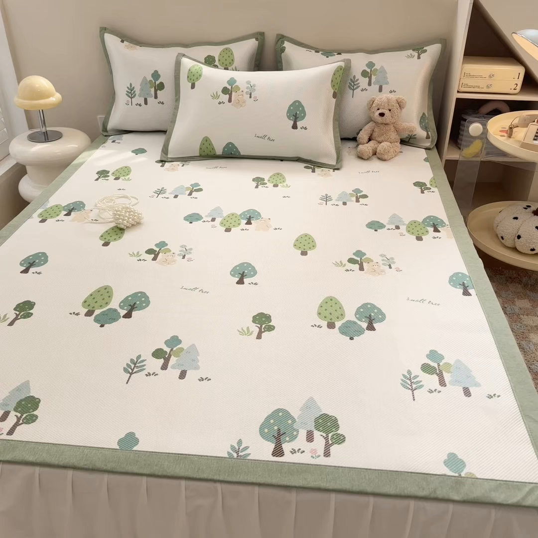 91家纺网 家纺一手货源 找家纺 懒猫家纺 2026春夏新款600D数码印花冰藤凉席席子-床席款 森林小熊