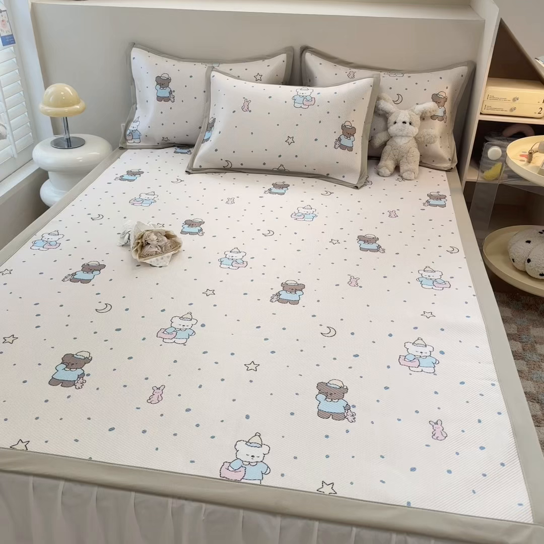 91家纺网 家纺一手货源 找家纺 懒猫家纺 2026春夏新款600D数码印花冰藤凉席席子-床席款 睡意朦胧