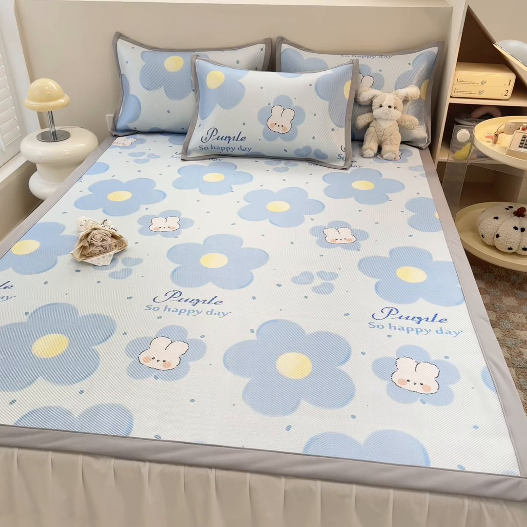 91家纺网 家纺一手货源 找家纺 懒猫家纺 2026春夏新款600D数码印花冰藤凉席席子-床席款 兔兔花开