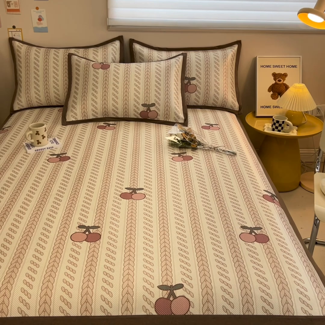 91家纺网 家纺一手货源 找家纺 懒猫家纺 2026春夏新款600D数码印花冰藤凉席席子-床席款 硕果