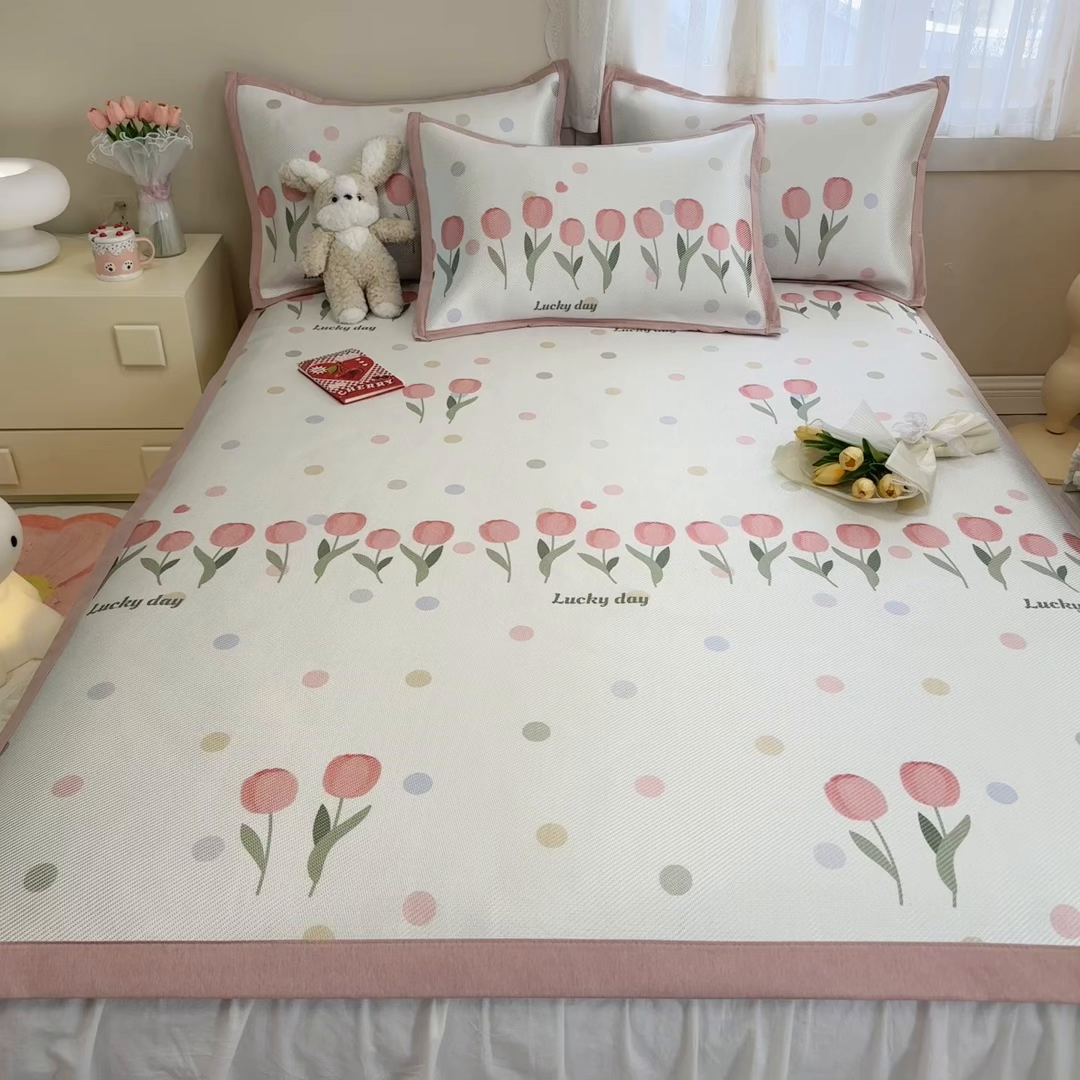 91家纺网 家纺一手货源 找家纺 懒猫家纺 2026春夏新款600D数码印花冰藤凉席席子-床席款 浪漫郁金香