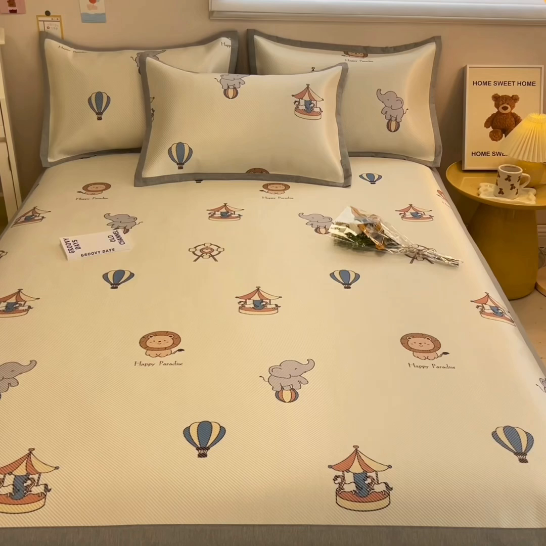 91家纺网 家纺一手货源 找家纺 懒猫家纺 2026春夏新款600D数码印花冰藤凉席席子-床席款 游乐园