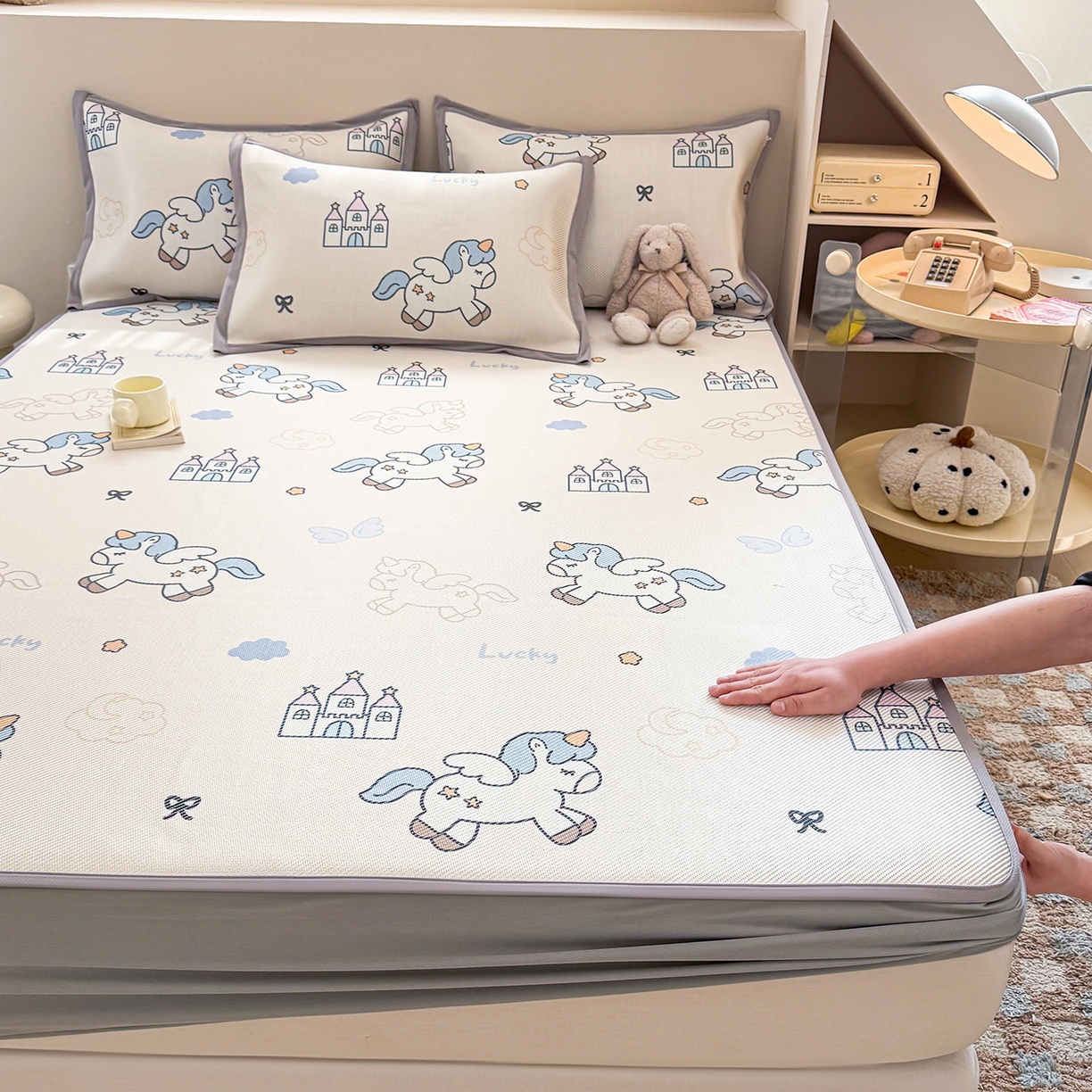 91家纺网 家纺一手货源 找家纺 （总）懒猫家纺 2026春夏新款600D数码印花冰藤凉席席子-床笠款