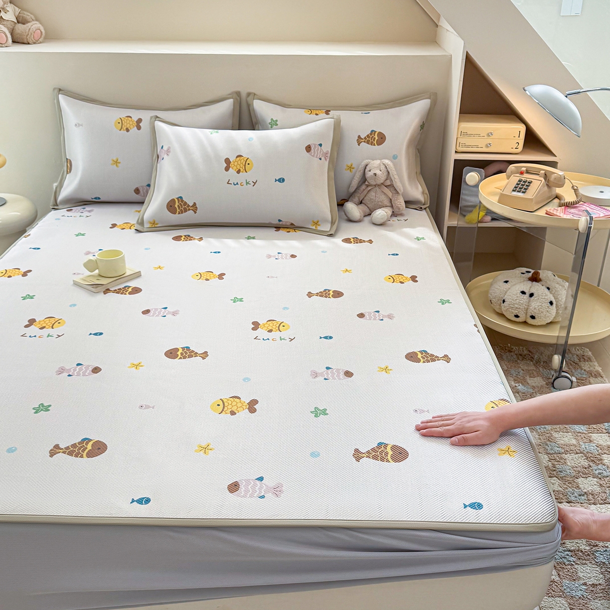 91家纺网 家纺一手货源 找家纺 （总）懒猫家纺 2026春夏新款600D数码印花冰藤凉席席子-床笠款