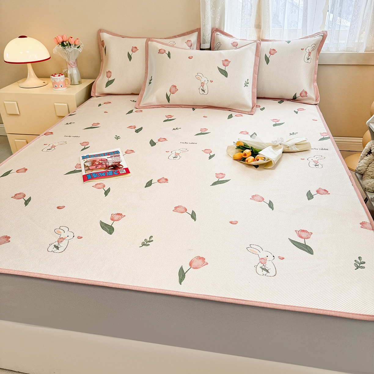 91家纺网 家纺一手货源 找家纺 懒猫家纺 2026春夏新款600D数码印花冰藤凉席席子-床笠款 花田小兔