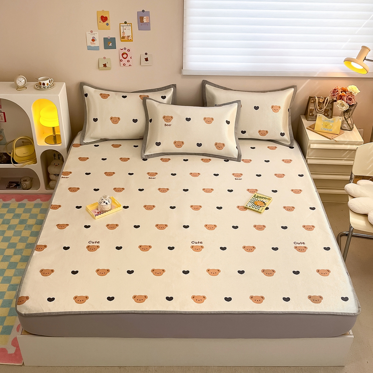 91家纺网 家纺一手货源 找家纺 懒猫家纺 2026春夏新款600D数码印花冰藤凉席席子-床笠款 小熊仔