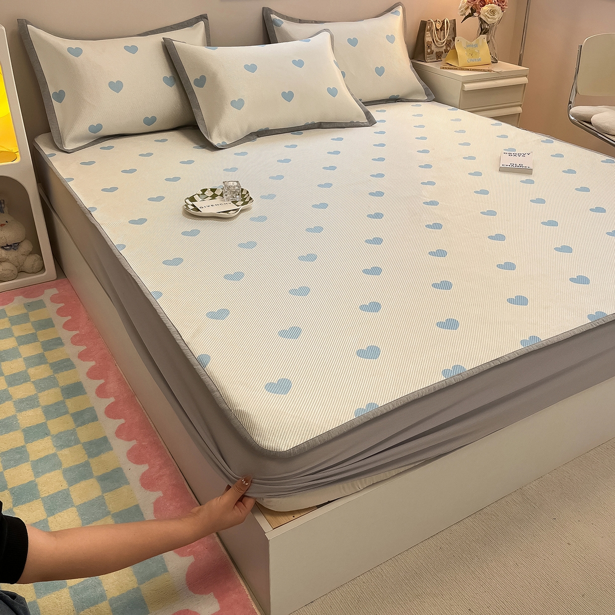 91家纺网 家纺一手货源 找家纺 懒猫家纺 2026春夏新款600D数码印花冰藤凉席席子-床笠款 小爱心