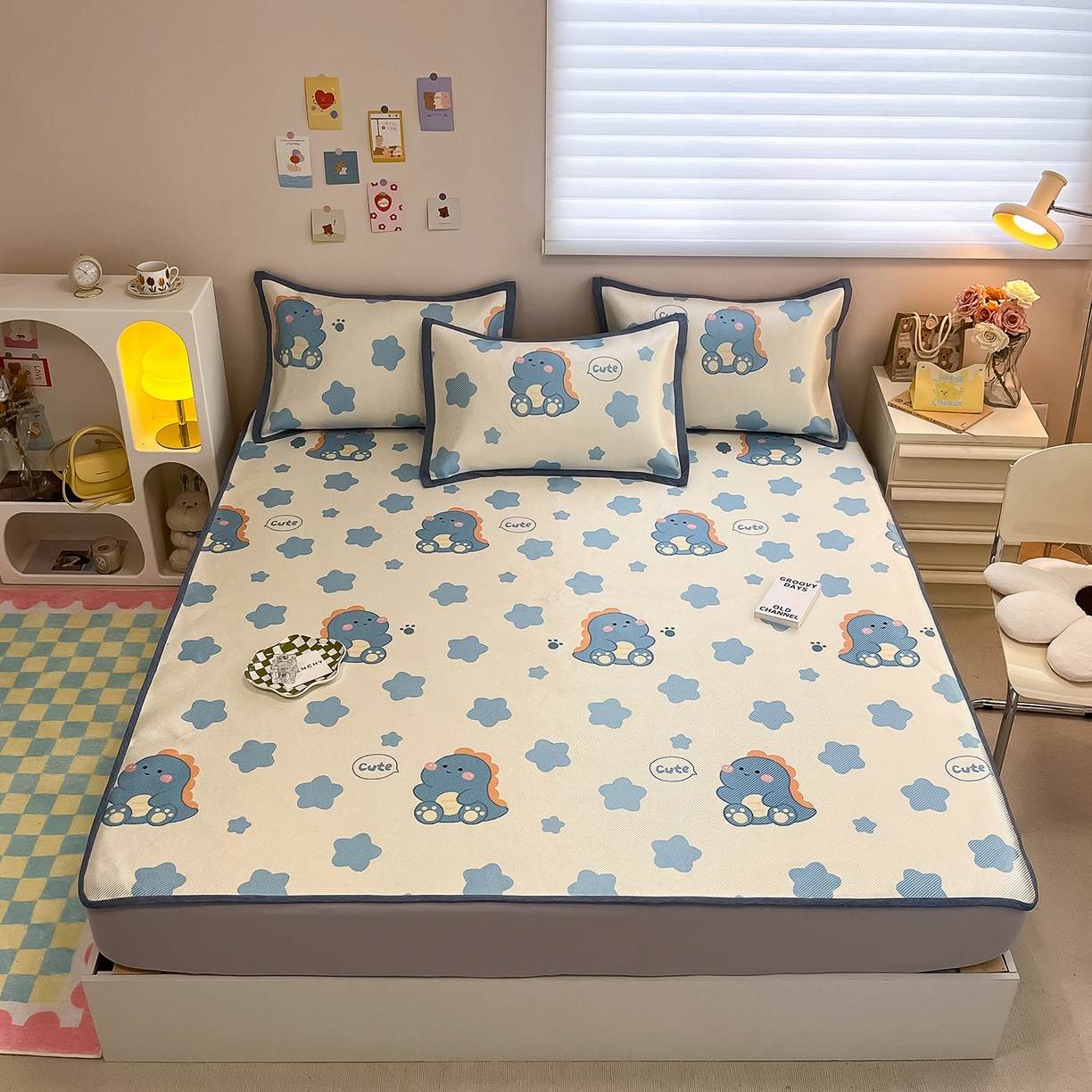 91家纺网 家纺一手货源 找家纺 懒猫家纺 2026春夏新款600D数码印花冰藤凉席席子-床笠款 小恐龙